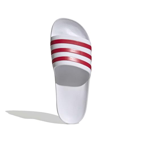 Detalle de Adidas Adilette Aqua Slides Unisex: horma clásica y comodidad para uso diario
