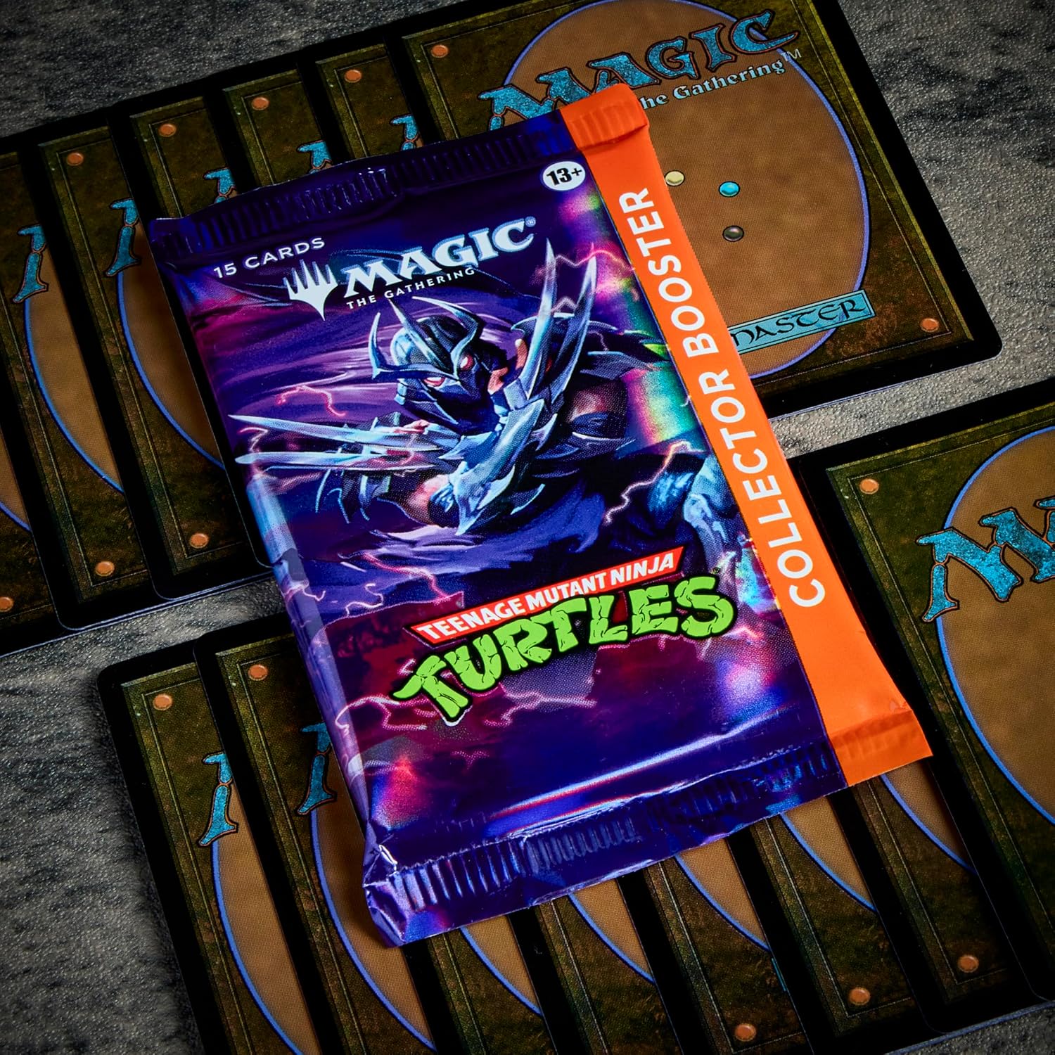 Detalle 2 de Magic: The Gathering Teenage Mutant Ninja Turtles Collector Booster