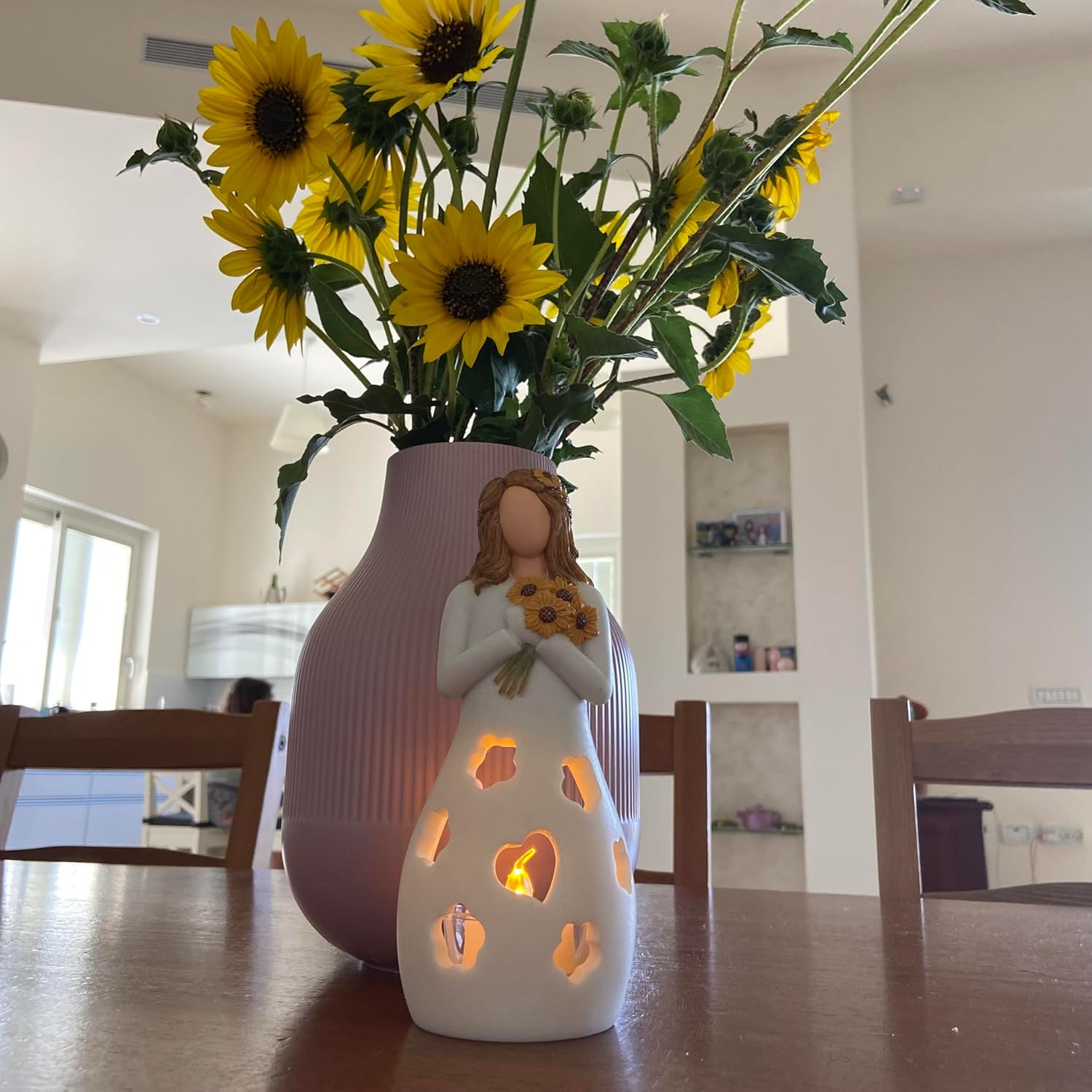 Thumbnail 5 de Sunflower Girl Candle Holder – Hand-Painted LED Tealight Figurine for Thoughtful Gifts
