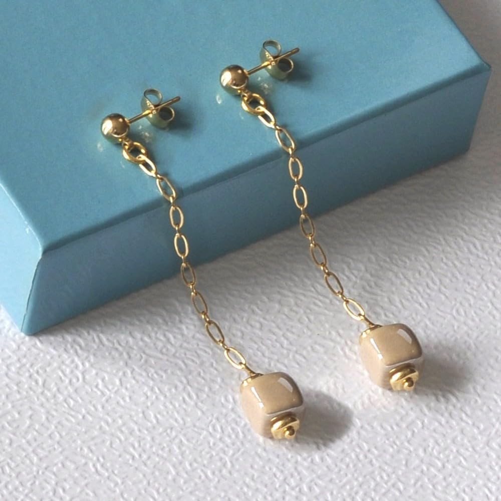 Thumbnail 4 de Orecchini LES POULETTES BIJOUX in ottone dorato con catena e cubo in ceramica