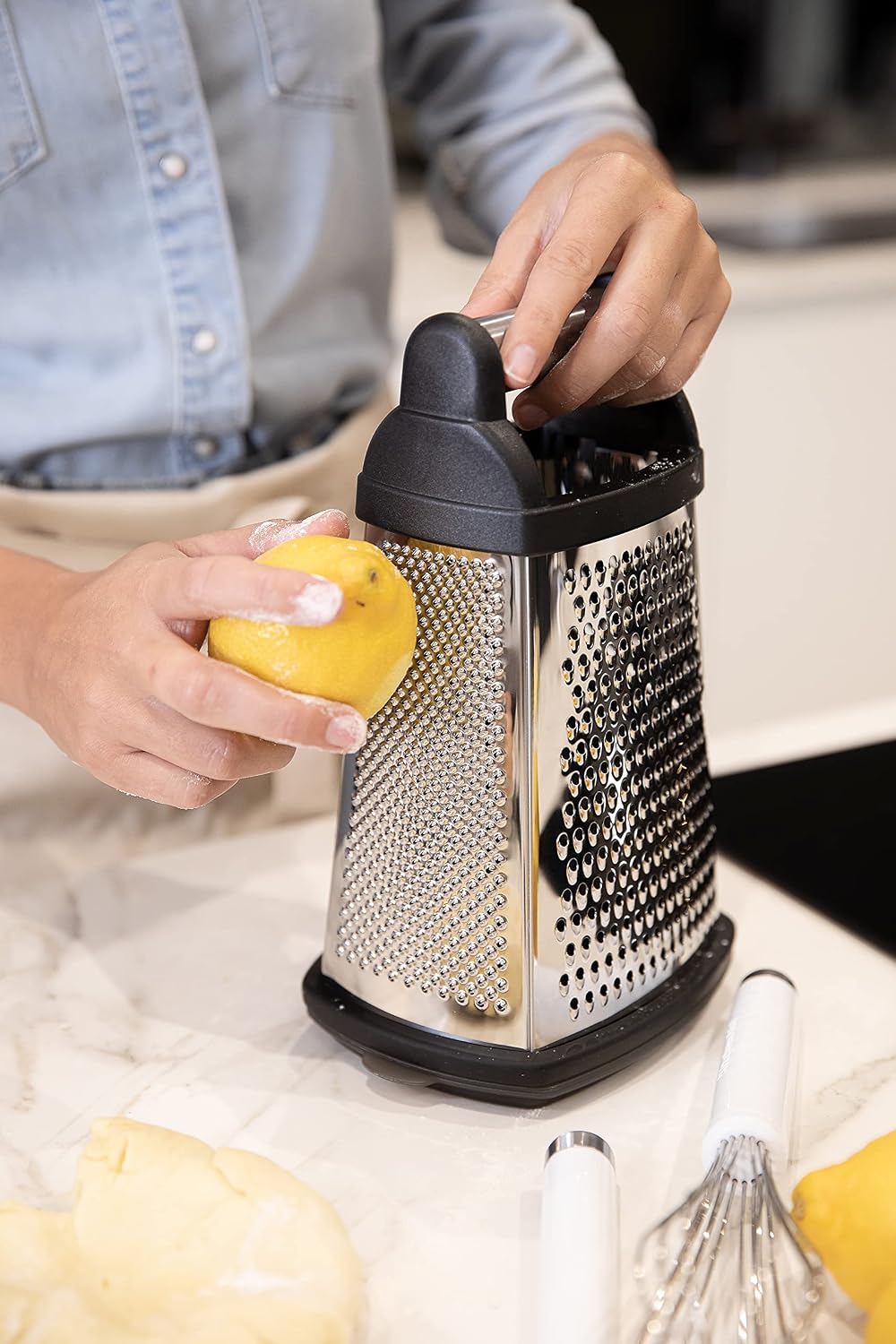 Thumbnail 5 de KitchenAid blokrasp voor kaas met vier raspvlakken en opvangbak
