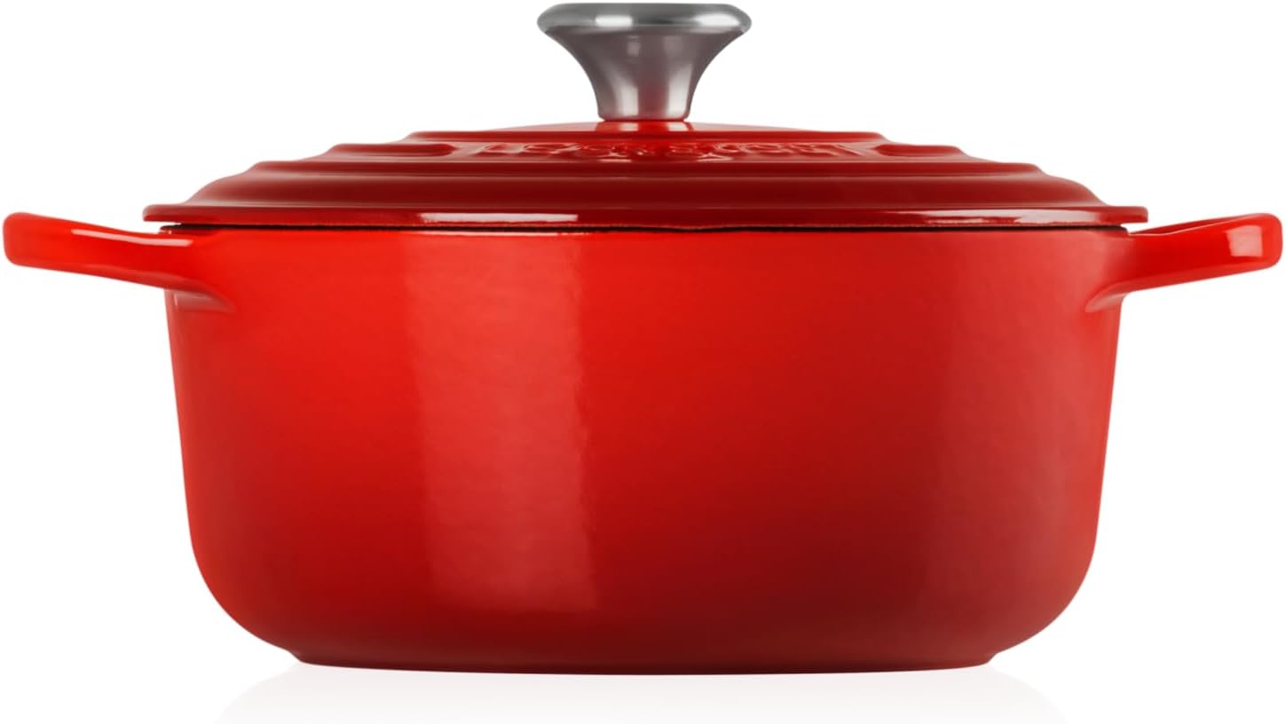 Detalle de LE CREUSET Signature Gusseisen-Bräter mit Deckel, Ø 20 cm (2,4 l) – Kirschrot