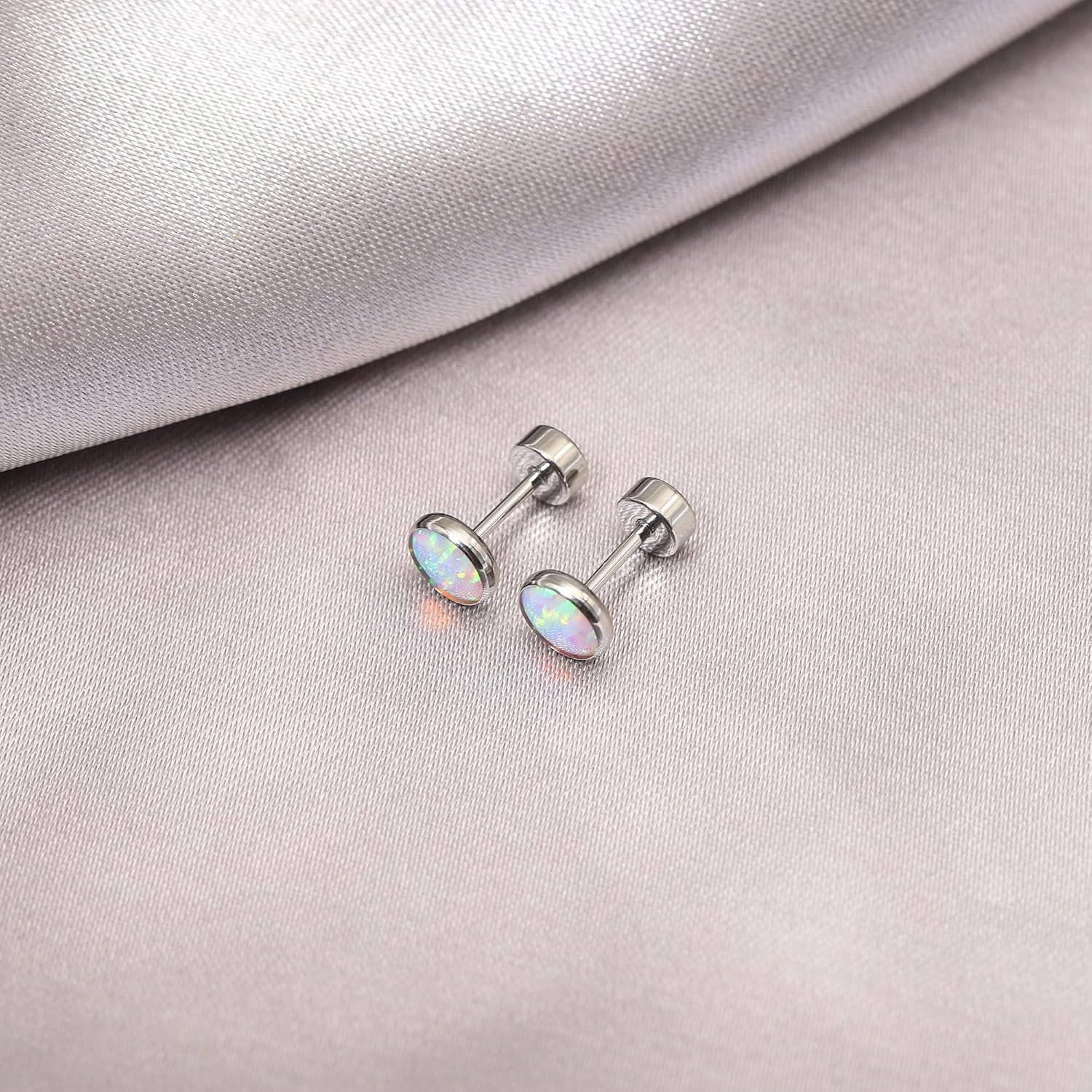 Detalle de ZDE G23 Titanium Opal Blue Pacific Heart Flatback Stud Earrings (3/4/5mm) for Sensitive Ears