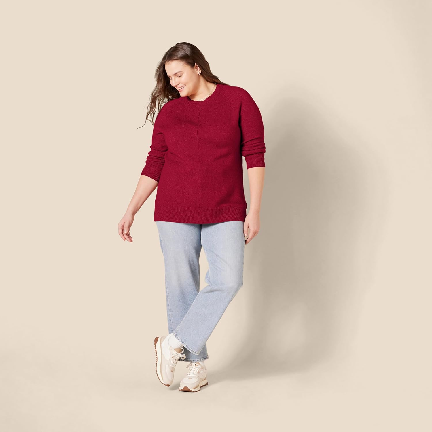 Thumbnail 4 de Amazon Essentials Damen Regular-Fit Langarm-Pullover mit Rundhalsausschnitt