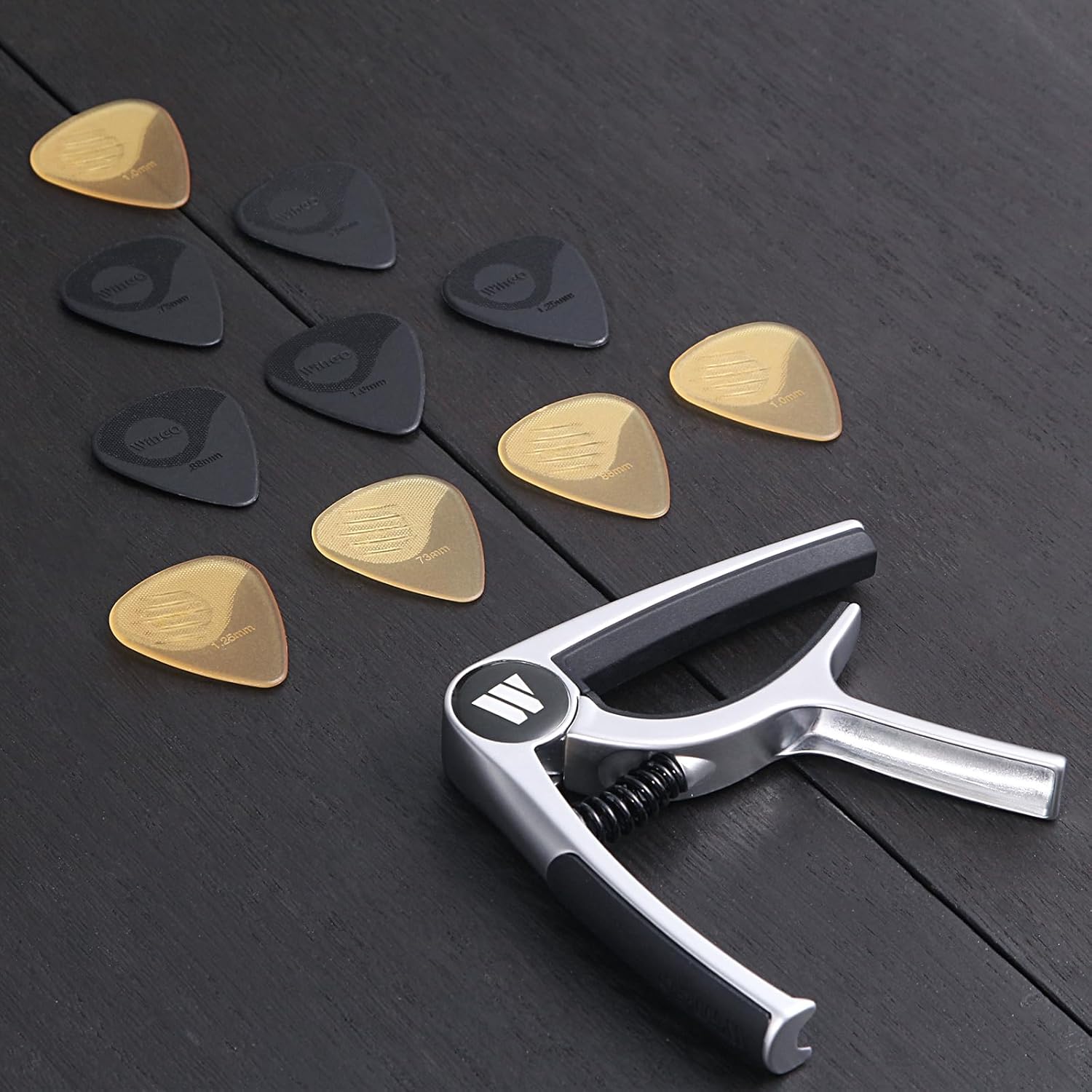 Thumbnail 4 de WiNGO Capo Set for Guitars and More: Silver Capo with 10 Non-slip Picks