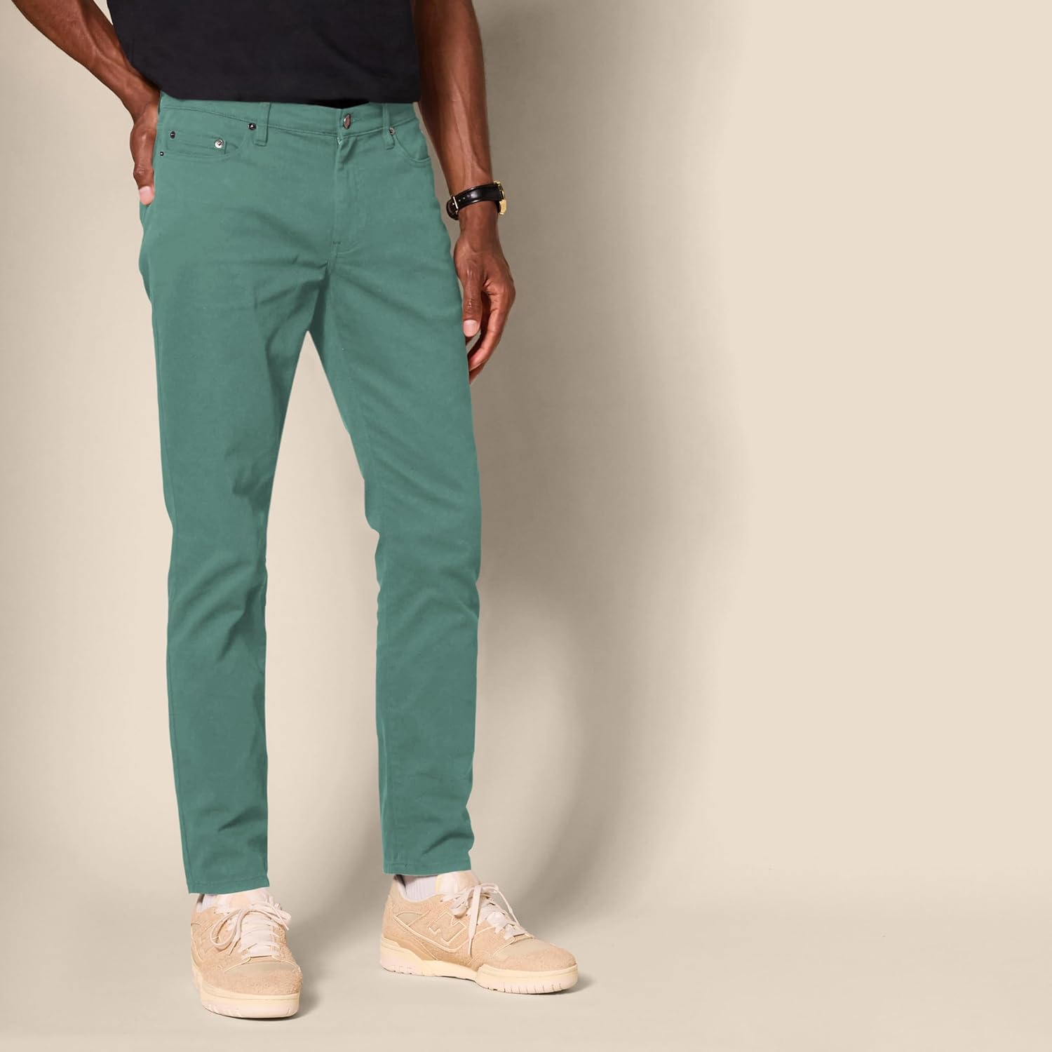 Thumbnail 2 de Amazon Essentials Men’s Slim-Fit 5-Pocket Stretch Twill Trousers