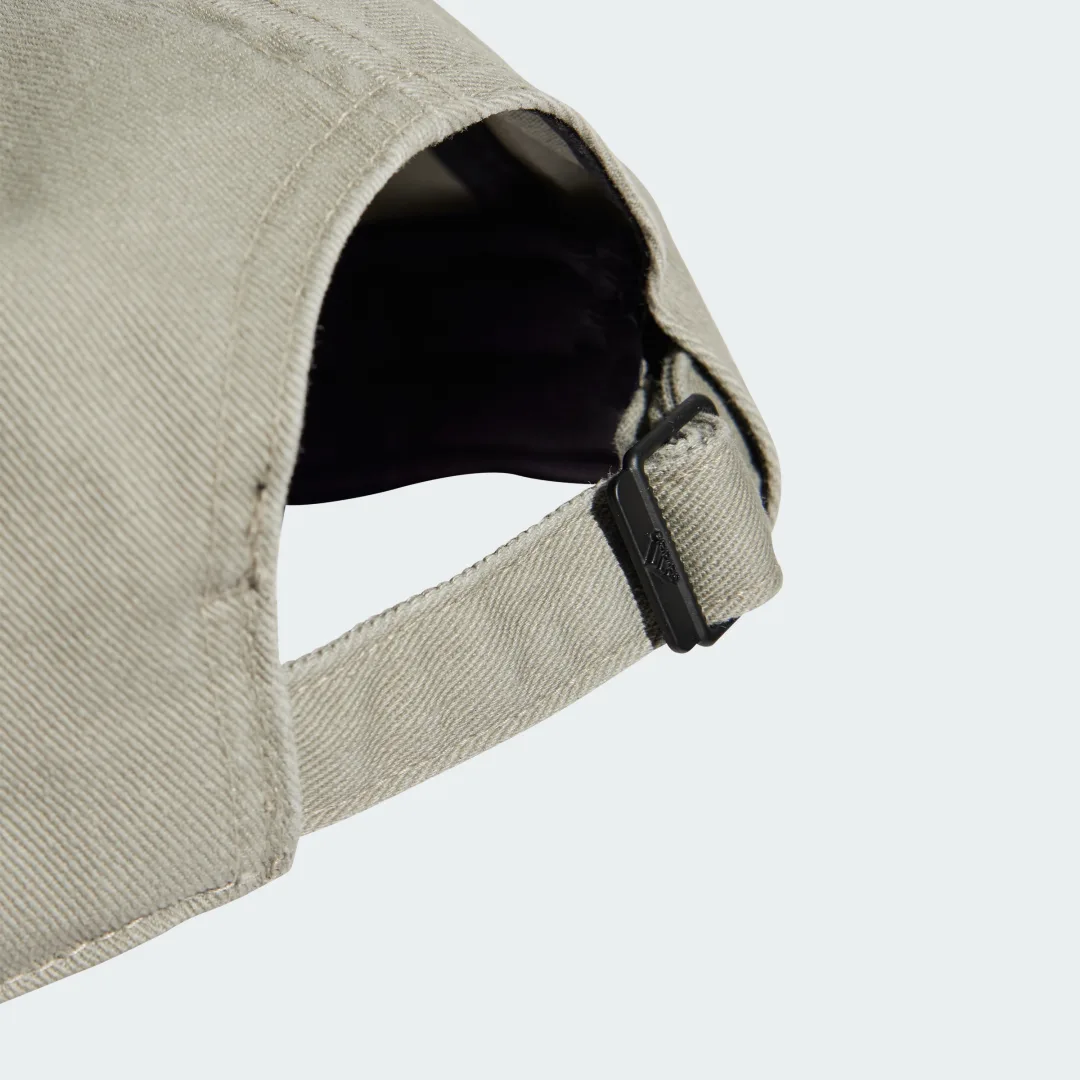 Detalle 2 de Gorra verde Adidas: estilo sencillo y versátil para el día a día
