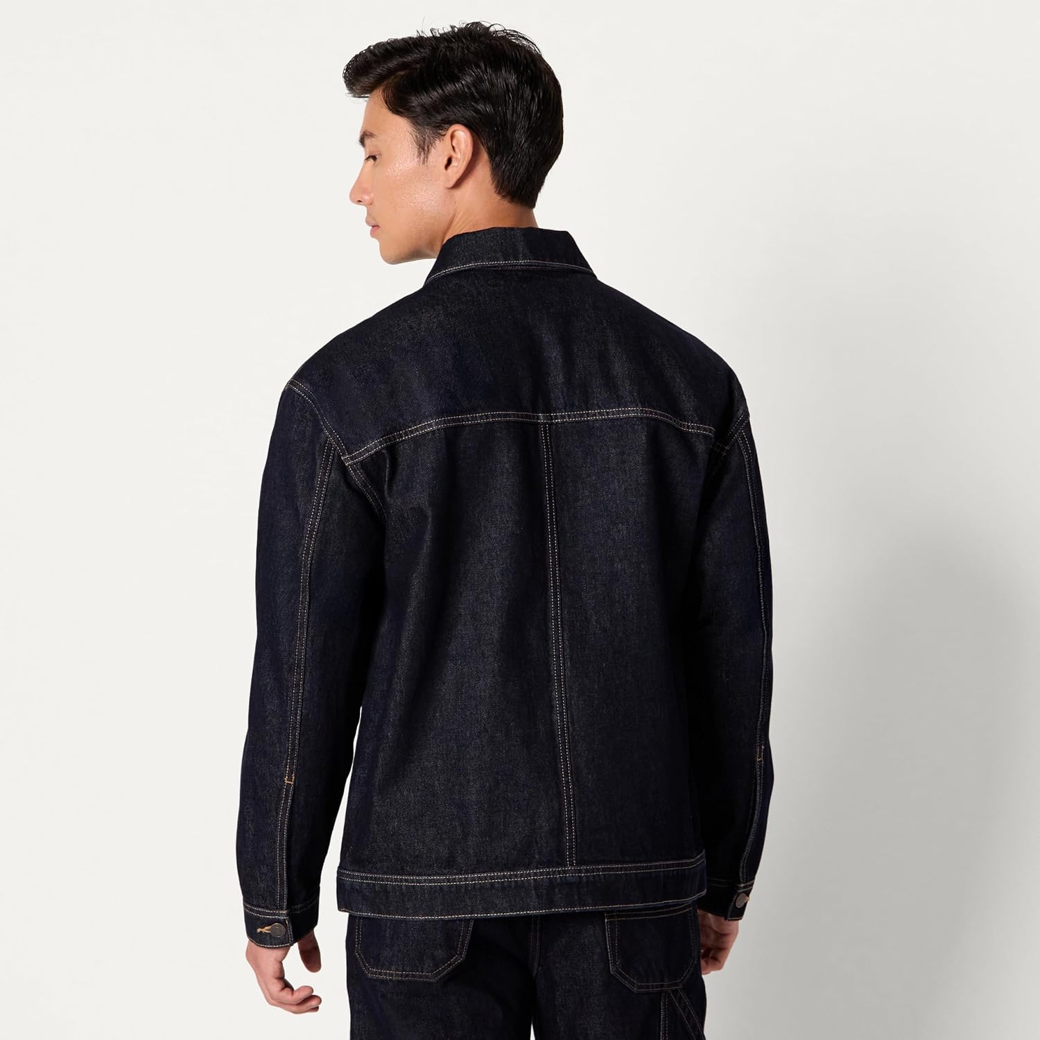 Detalle de Amazon Essentials Herren Relaxed-Fit Utility-Jacke aus festerem Denim