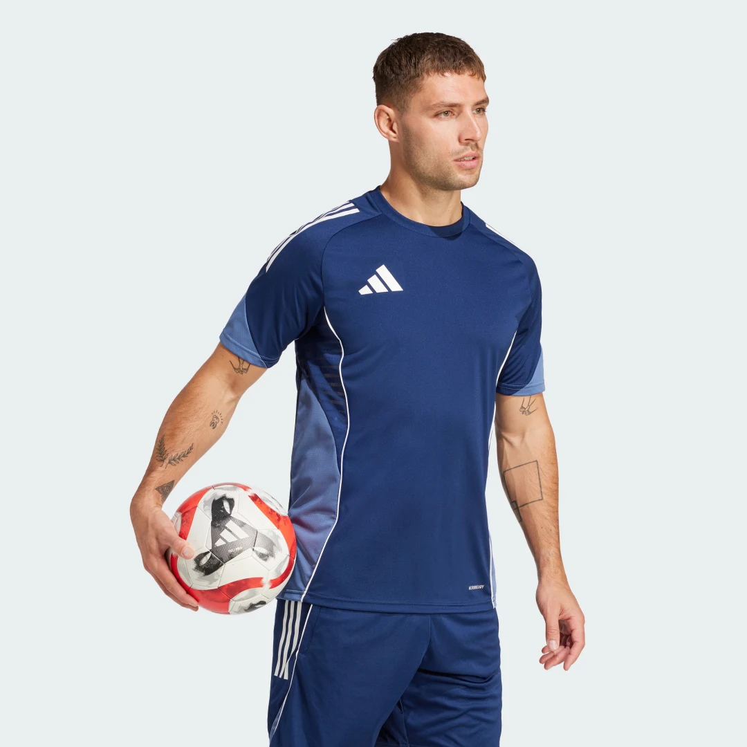 Detalle de Camiseta entrenamiento Tiro 25 Competition de Adidas – color Azul