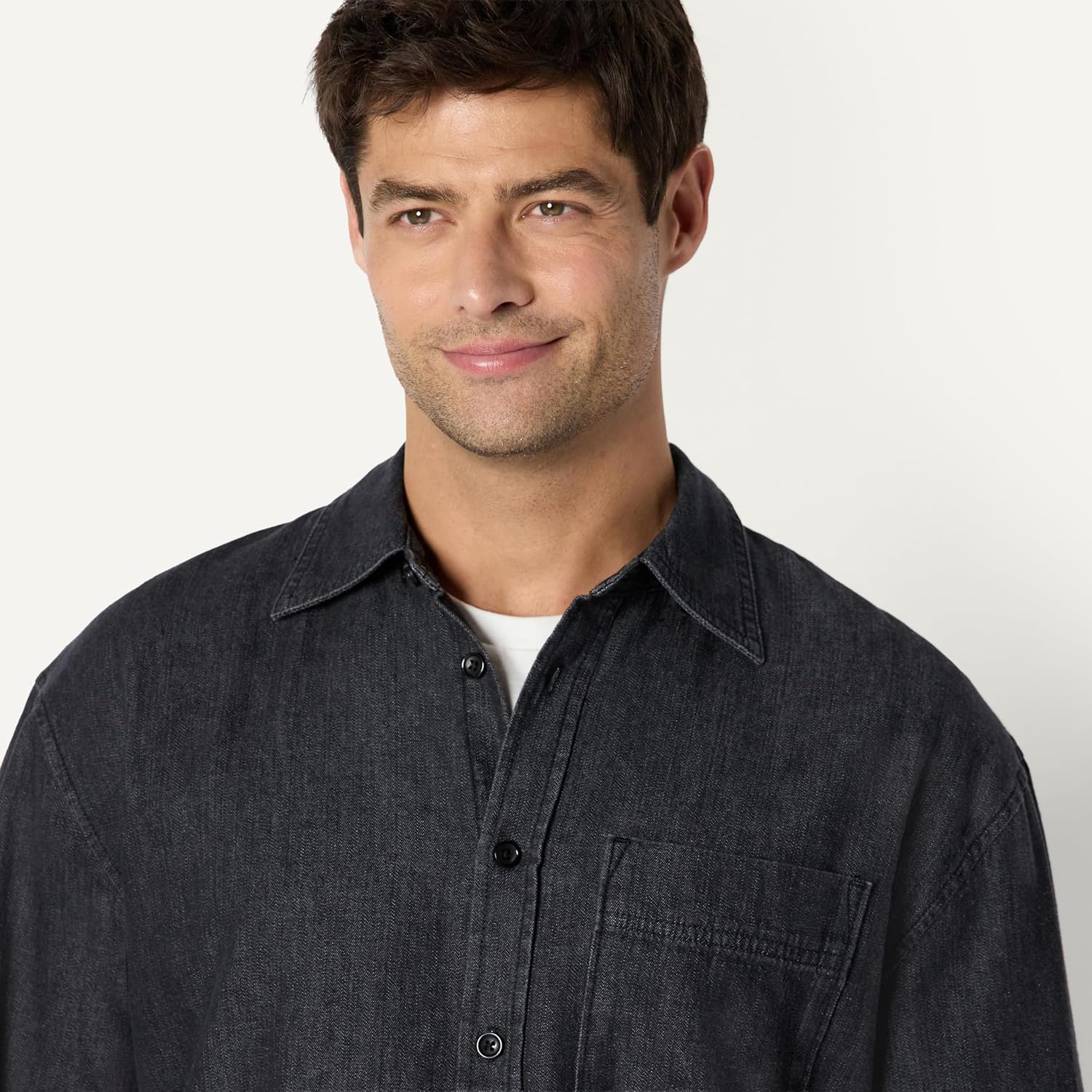 Detalle de Amazon Essentials Herren Demis Favorit Oversize-Button-Down Jeanshemd