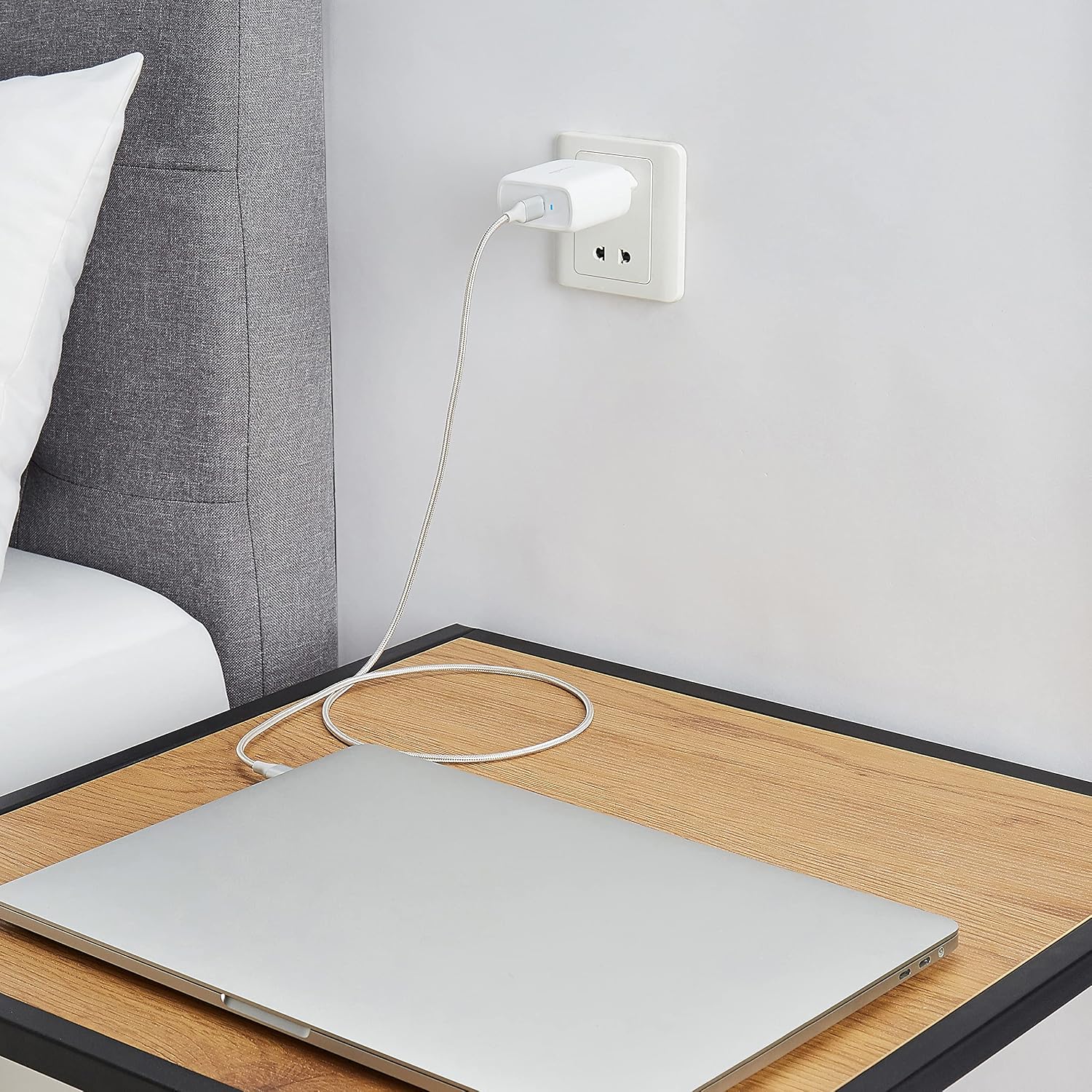 Thumbnail 5 de Amazon Basics caricabatterie USB-C da parete 65 W GaN (1 porta) per laptop, tablet e smartphone