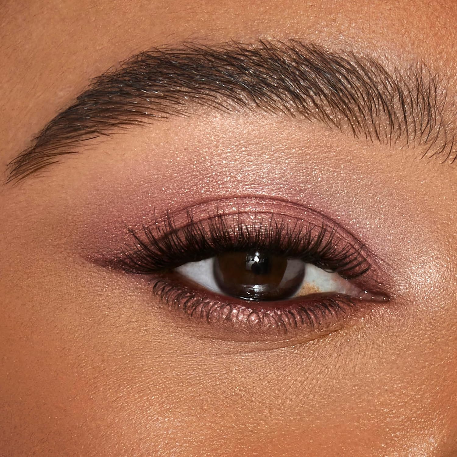 Detalle de Charlotte Tilbury Eyes to Mesmerize Cream Eyeshadow, Water-Infused Metallic Formula