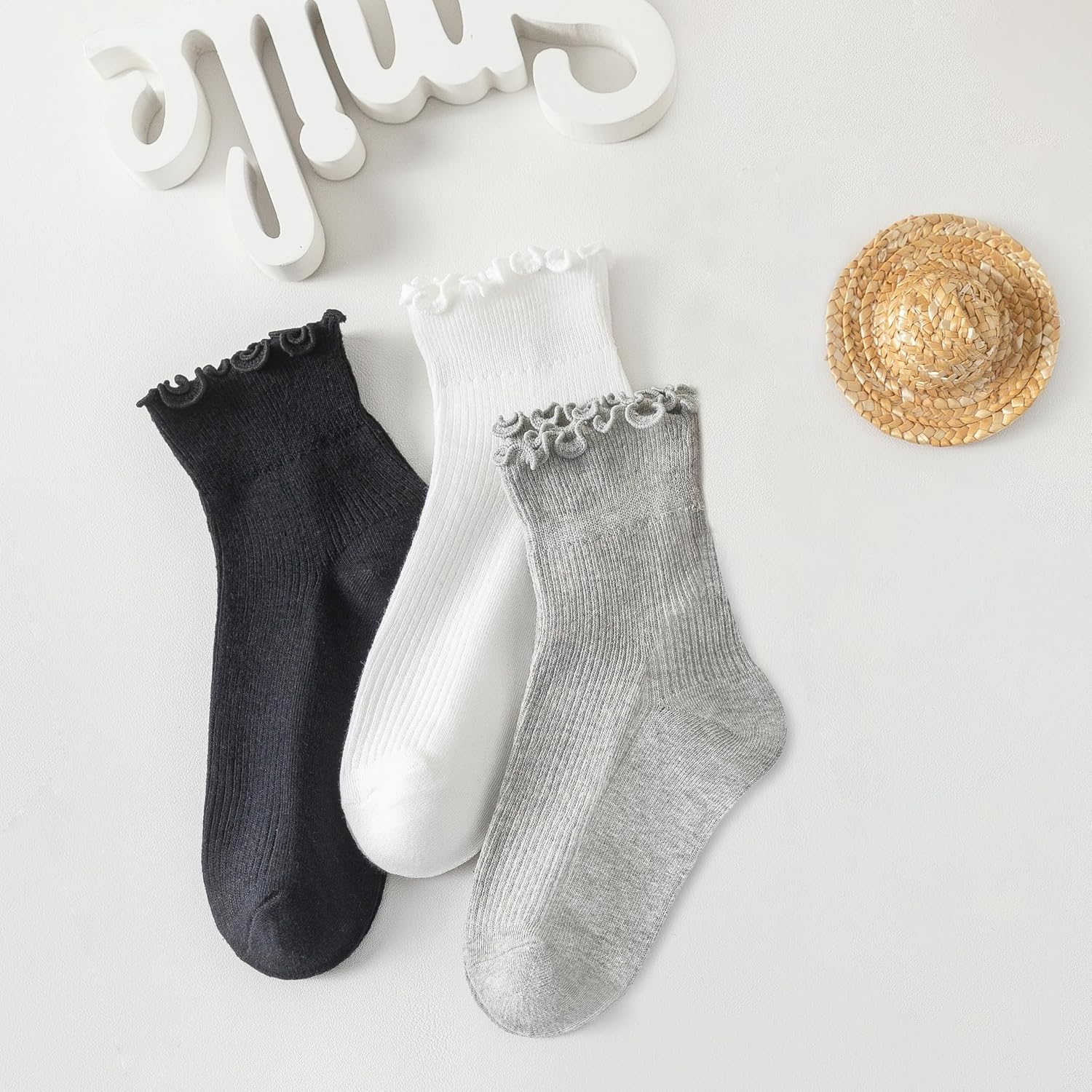 Detalle 2 de AniKigu Women's Ruffle Socks, Size 5-9