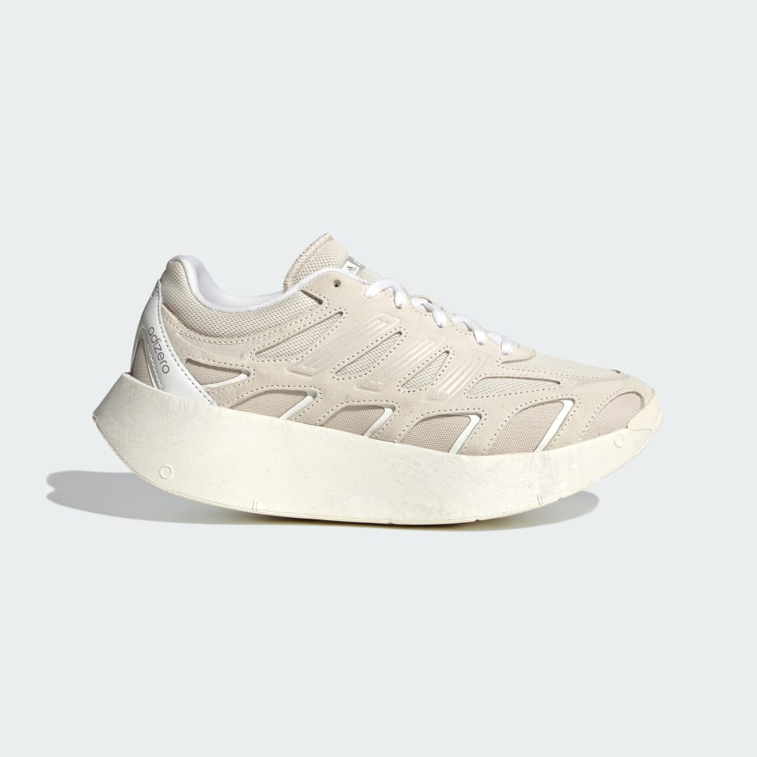 Detalle de Adizero Aruku de Adidas: zapatilla beige para uso diario y paseo ligero