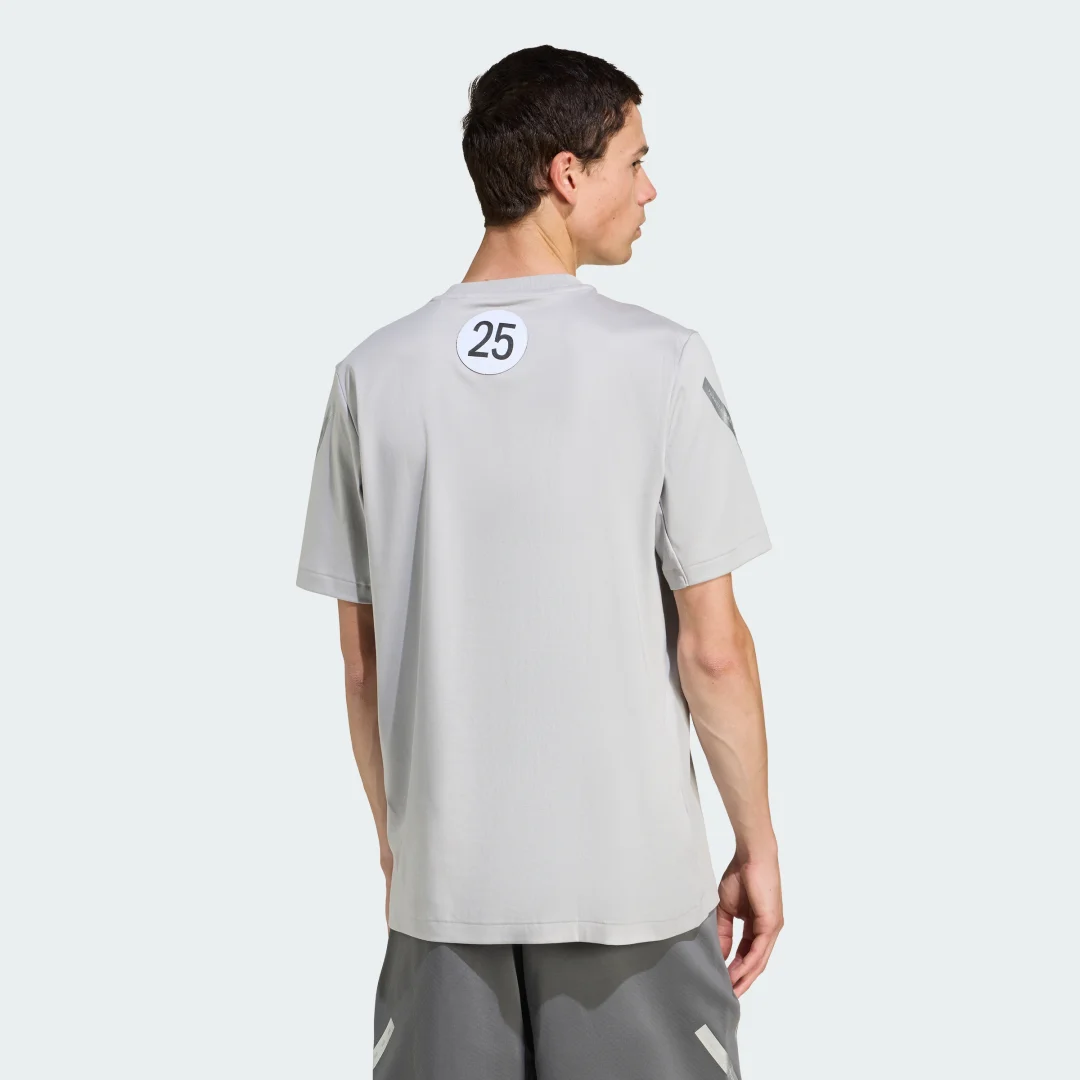 Detalle 2 de Camiseta Silver Arrows Mercedes-AMG Petronas F1 Team de Adidas – Gris