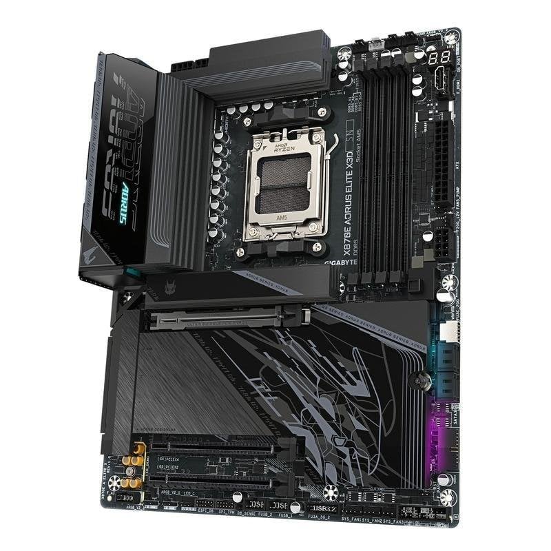 Detalle de Gigabyte X870E AORUS ELITE X3D: placa base AM5 DDR5 con PCIe 5.0, WiFi 7 y USB4