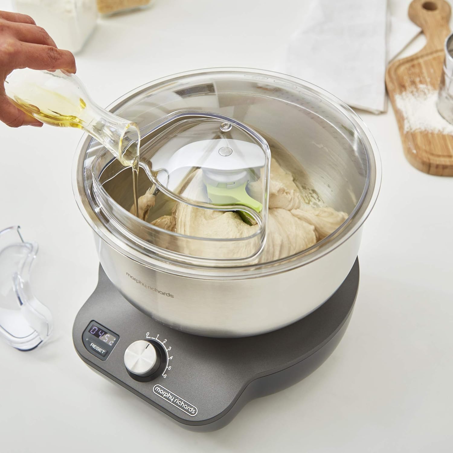 Detalle de Morphy Richards MixStar Compact stand mixer (400520) with dual rotating beaters, whisks & dough hooks