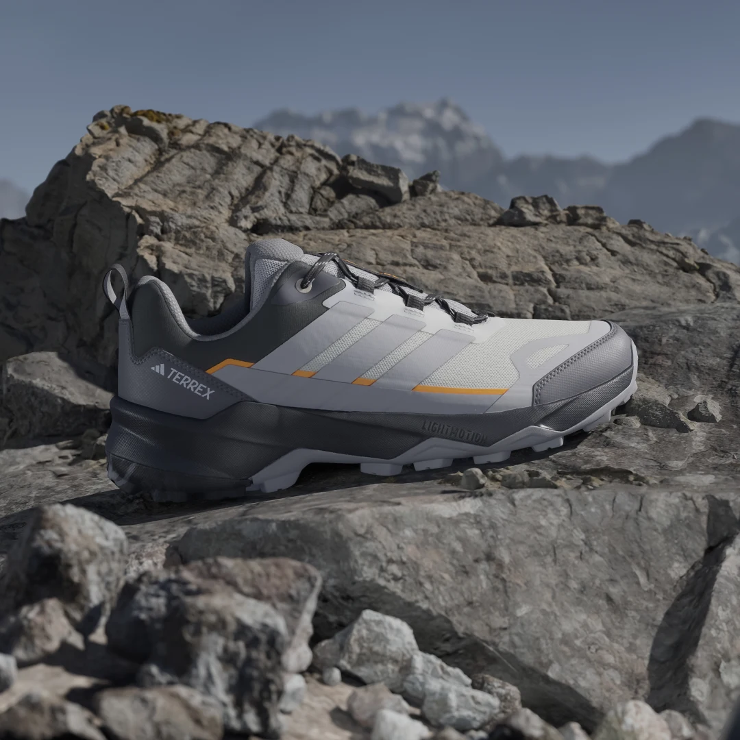 Detalle 2 de Adidas Terrex Skychaser Ax5: zapatilla de senderismo en blanco para tus rutas al aire libre