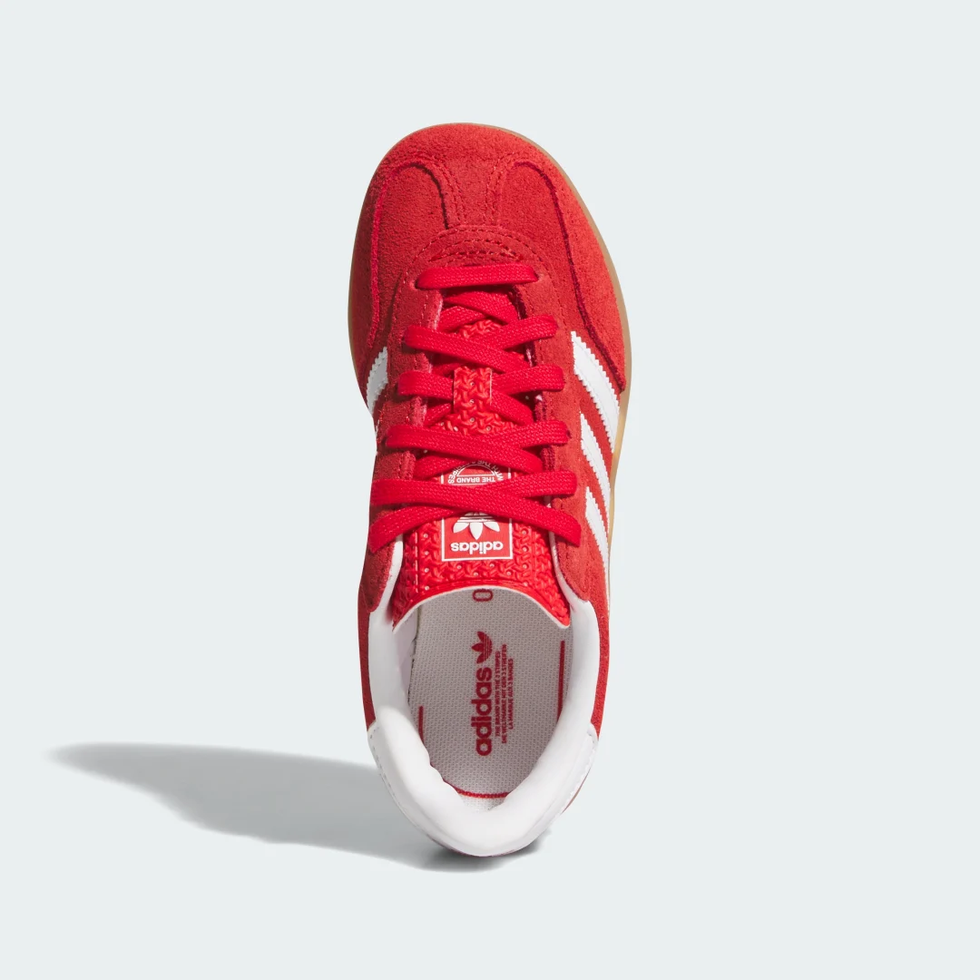 Detalle 2 de Zapatilla Gazelle Indoor de Adidas (Rojo) – Versátil y con estilo para interiores