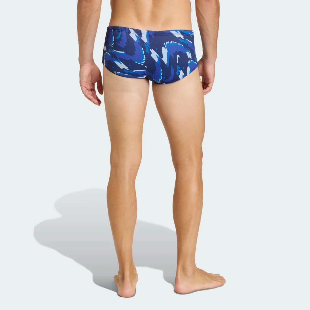 Detalle 2 de BAÑADOR ANCHO ESTAMPADO RIPSTREAM TEAM de Adidas: comodidad y estilo para tus sesiones