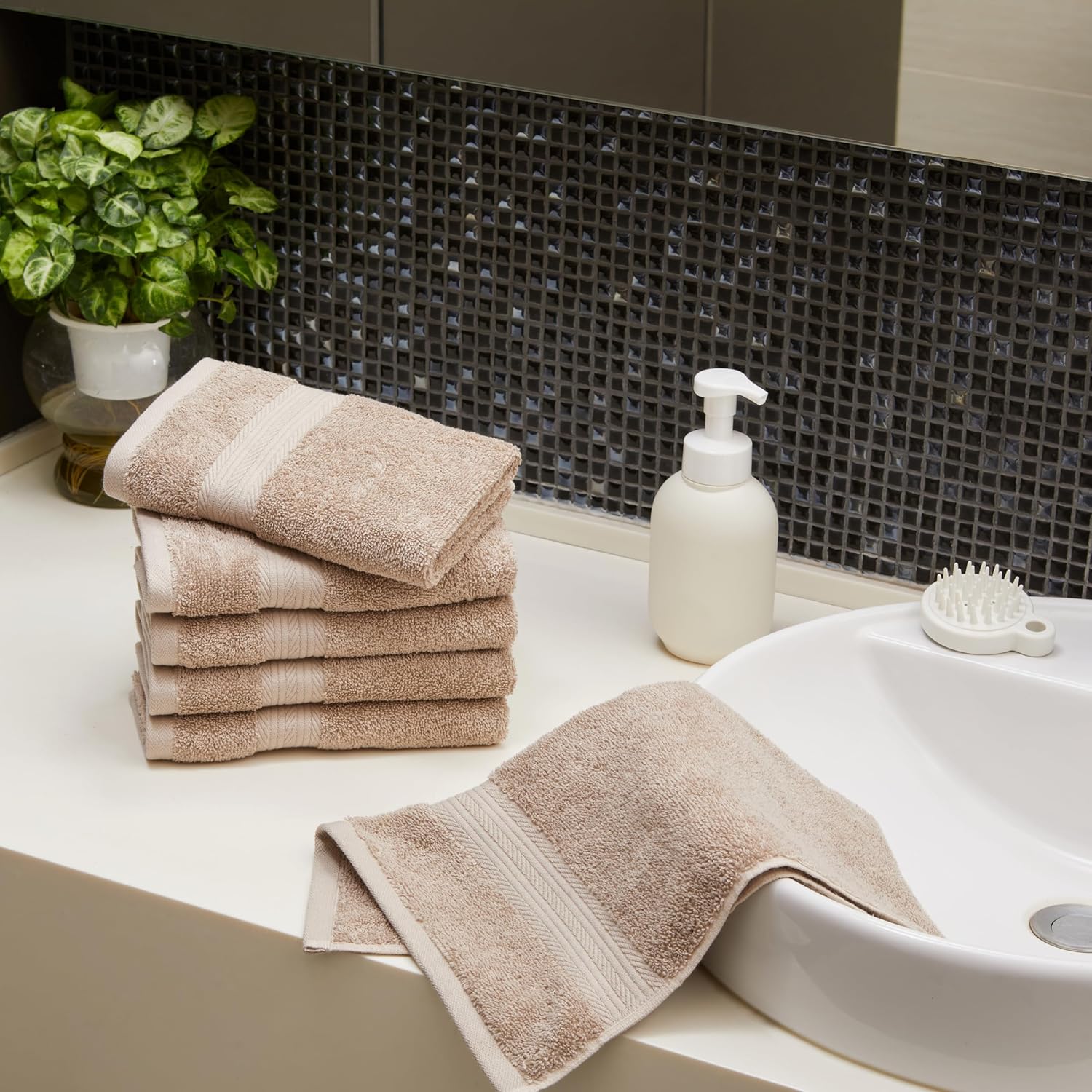 Thumbnail 6 de Amazon Basics Lot de 6 Serviettes de Toilette en coton biologique – Taupe, 41 x 66 cm