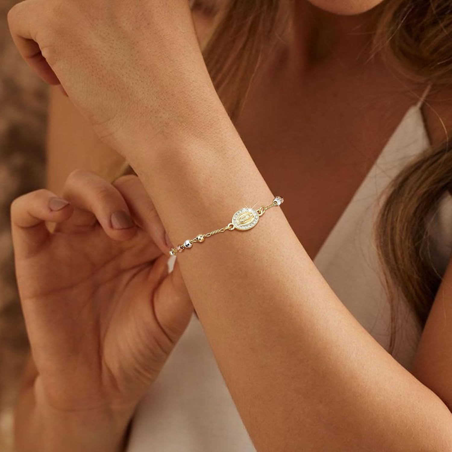 Detalle de VNOX Rosenkranz Armband Damen – Katholisch, Maria Anhänger, Kreuz Glaubensschmuck, religiöser Armreif