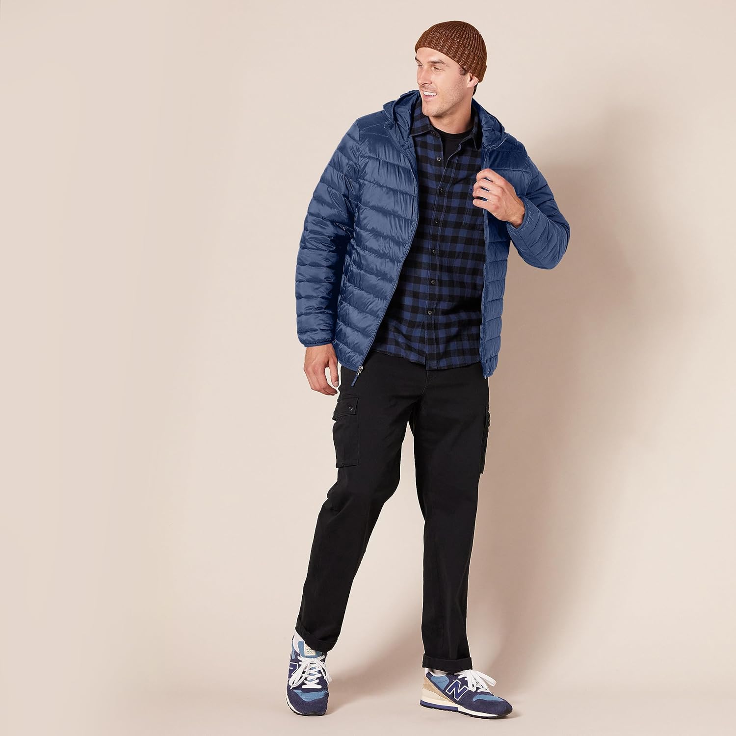 Thumbnail 6 de Amazon Essentials Men’s Lightweight Water-Resistant Packable Hooded Puffer Jacket