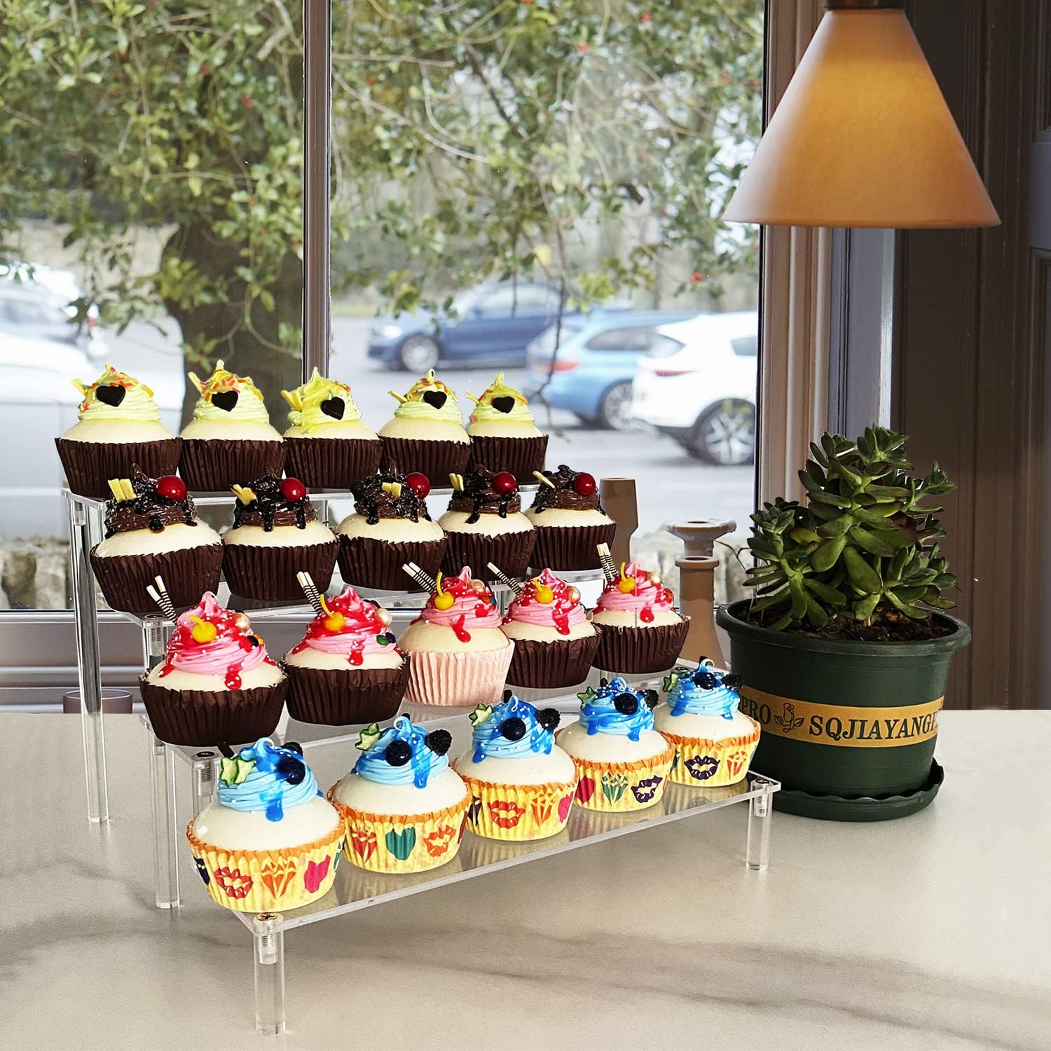 Detalle 1 de AZEAM Acrylic Riser 4 Tier Display Stand