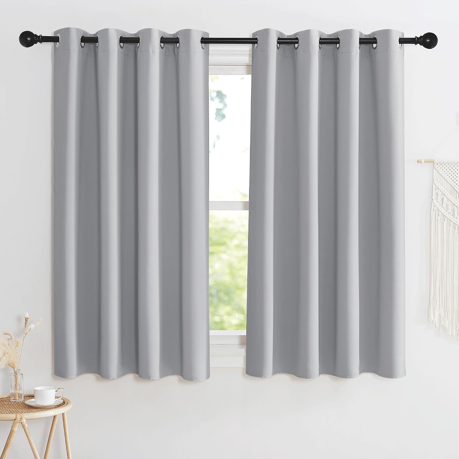 Detalle de KGORGE Verdunklungsvorhang mit Ösen (2er-Set) Kurz fürs Schlafzimmer, hellgrau – 145 x 140 cm