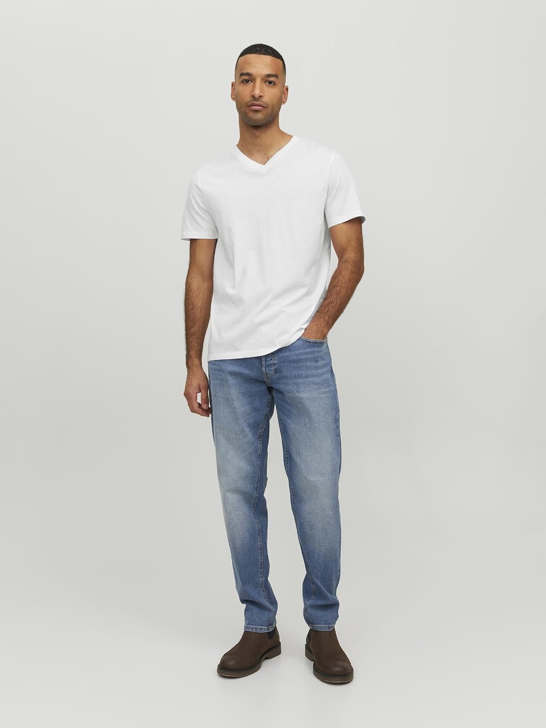Detalle 2 de JACK & JONES JJEORGANIC BASIC TEE SS V-NECK NOOS – enfärgad T-shirt