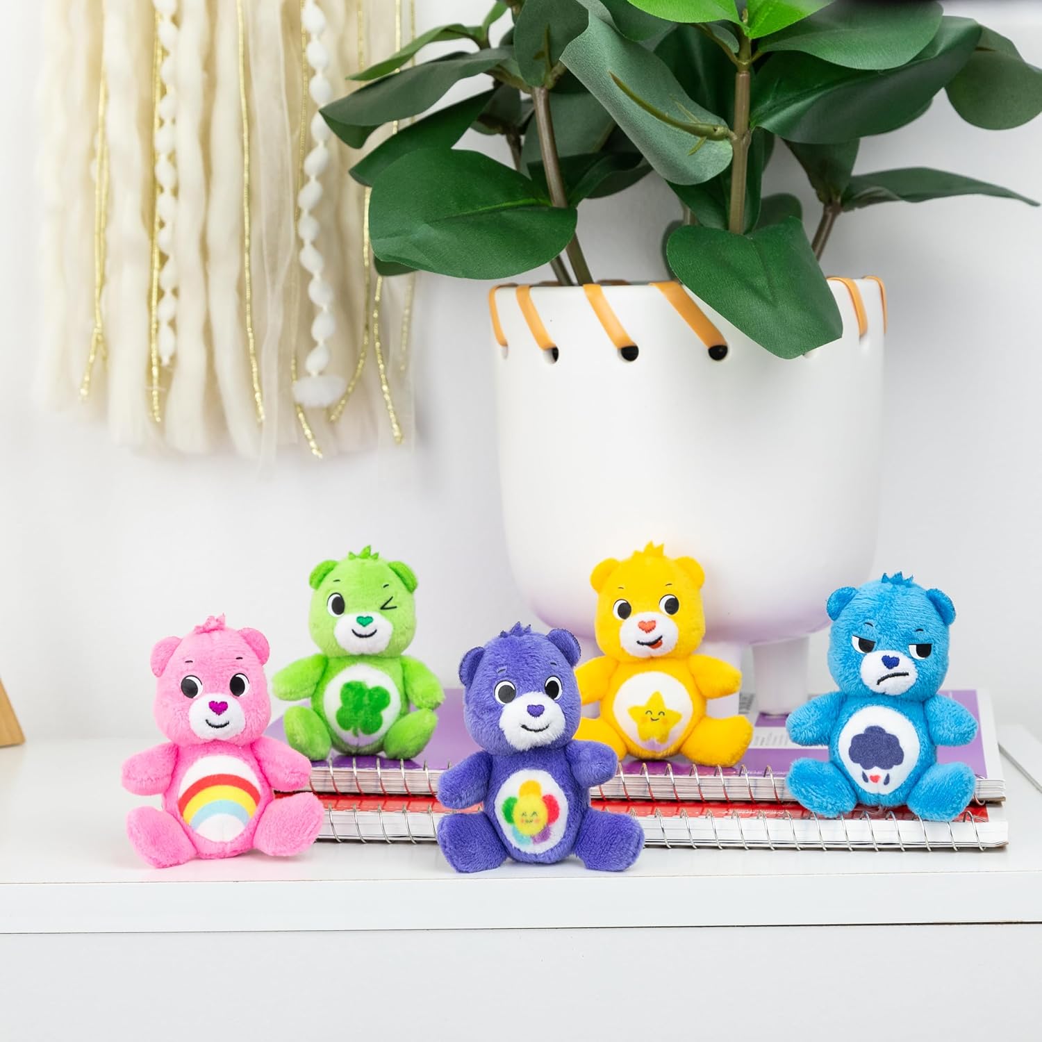 Detalle 2 de Care Bears Confezione di 5 Micro Peluche: Allegria, Sorridente, Buona Fortuna, Burbero e Armonia