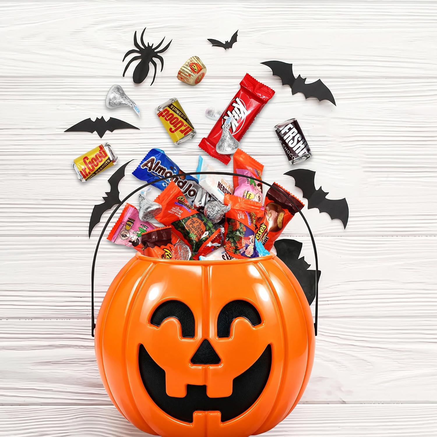 Detalle de Taboom Halloween Chocolate Pumpkin Bucket, 21 oz Individually Wrapped Candy