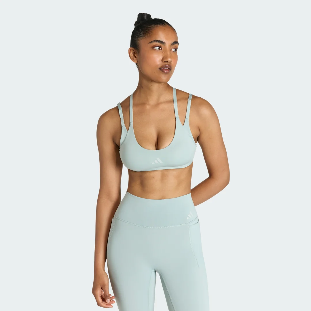 Detalle de Sujetador de entrenamiento Optime con tirantes finos de Adidas – soporte ligero, pensado para poco impacto