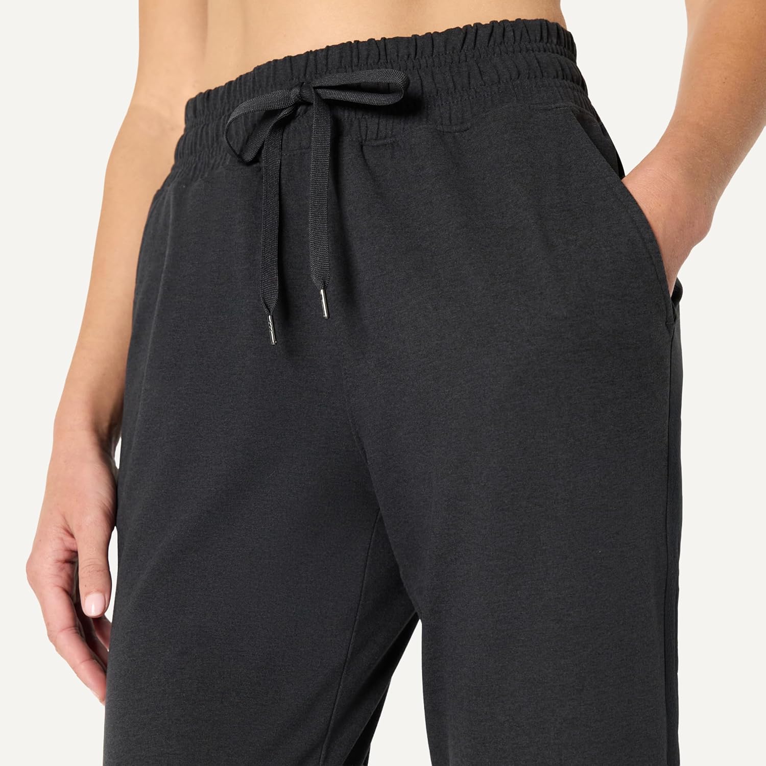 Thumbnail 4 de Amazon Essentials Damen Soft Performance Lightweight Cropped Capri Workout Jogger (Regular Fit)