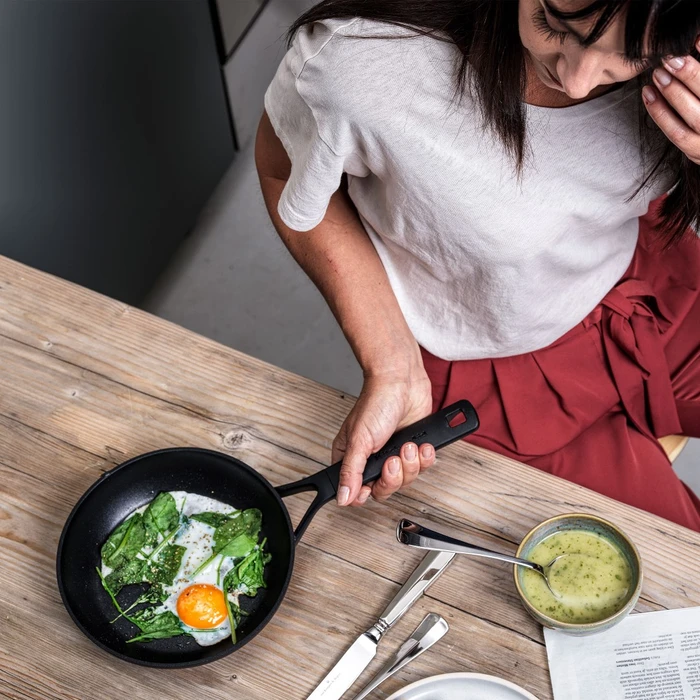 Thumbnail 4 de KitchenAid Classic Forged Bratpfannenset (24 + 28 cm) – 2-teiliges Set mit Keramik-Antihaft