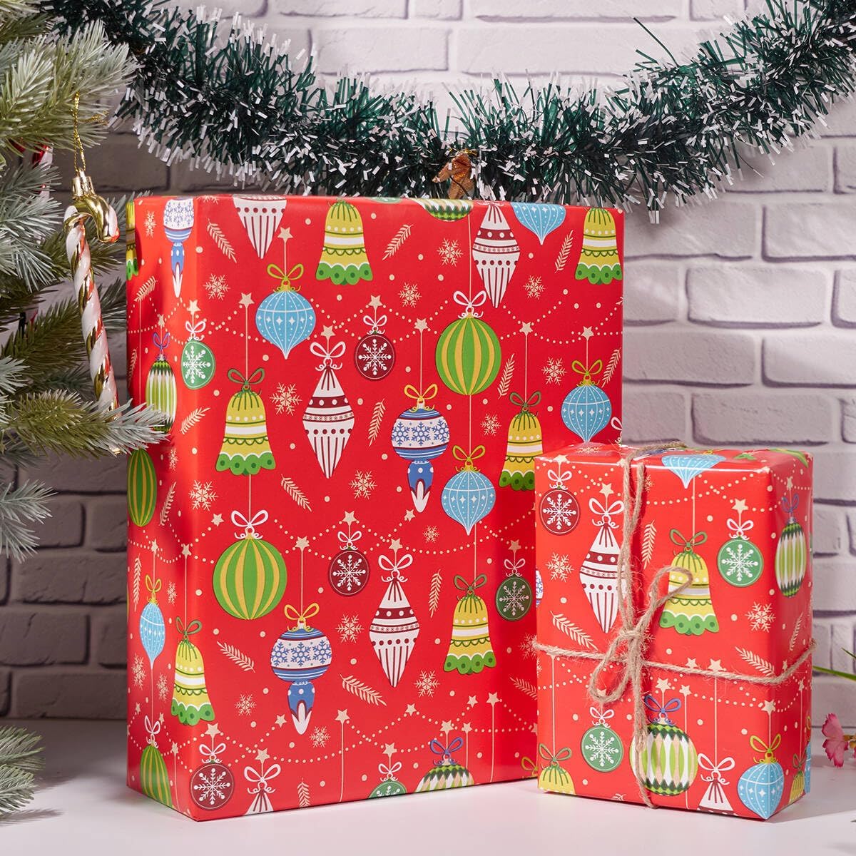 Detalle de Christmas Wrapping Paper Roll, 43cm x 12m, Christmas Elements Collection (Red)