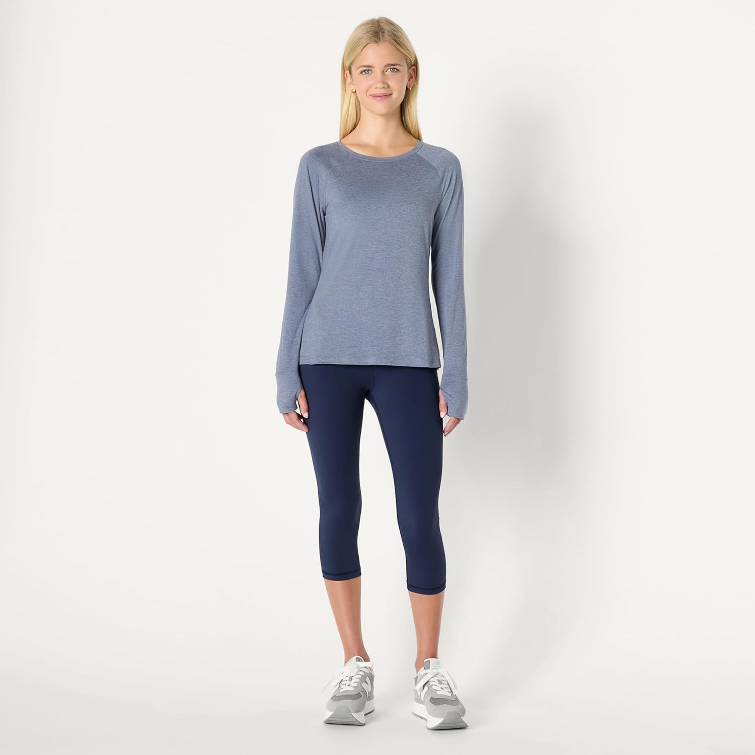 Thumbnail 4 de Amazon Essentials Women’s Soft Performance Lightweight Stretch Long-Sleeve Workout Top