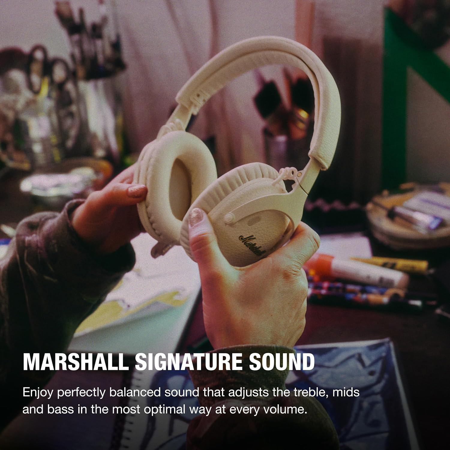 Detalle de Marshall Monitor III ANC Wireless Over-Ear Headphones (Cream)