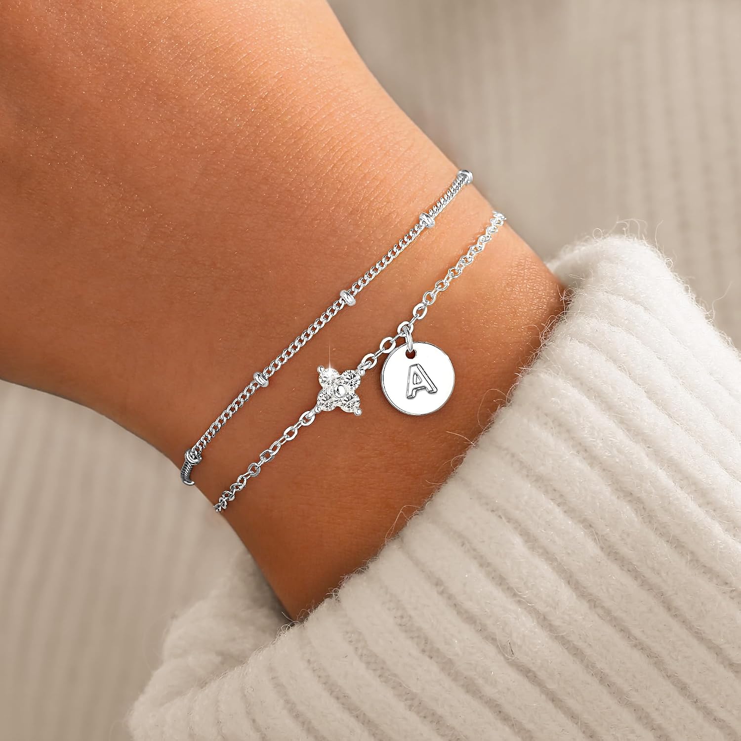 Detalle de TINGN Damen-Armband mit Initialen A–Z, 14K Gold vergoldet und vierblättrigem Kleeblatt (Verlängerungskette 15 cm + 5 cm)