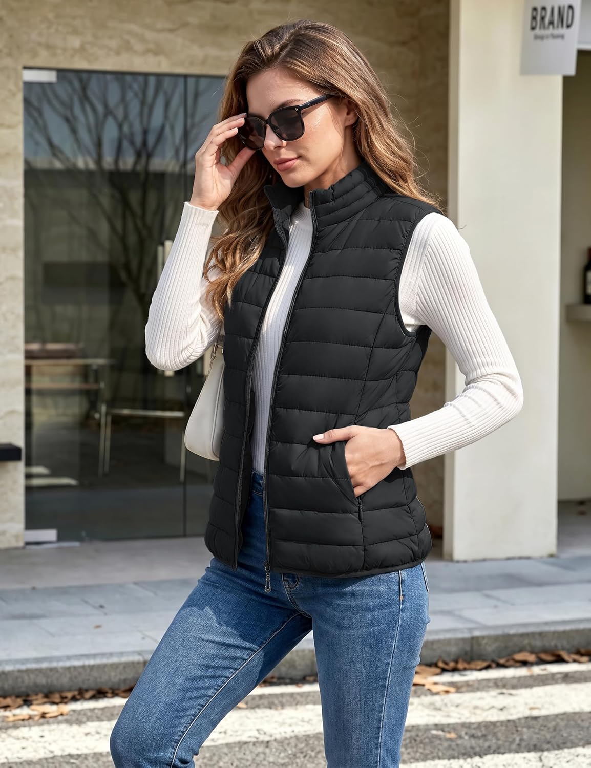 Detalle 2 de MAGCOMSEN Women's Quilted Puffer Vest, Lightweight Water-Resistant Nylon, 4 Pockets