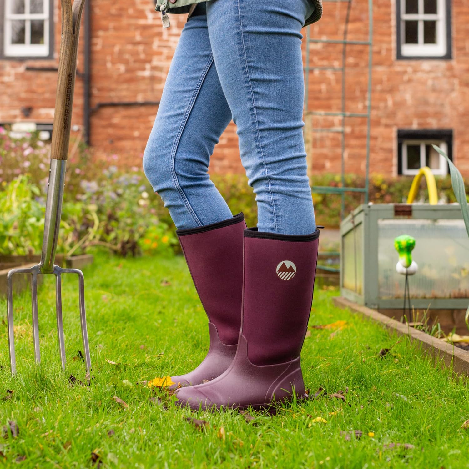 Detalle de Lakeland Active Women's Rydal Neoprene Insulated Rubber Mucker & Yard Wellington Boots Warm Lined Fully Knee High Waterproof Wellies in Black, Moss Green, Navy Blue & Plum
Lakeland Active Women's Rydal Neoprene Insulated…