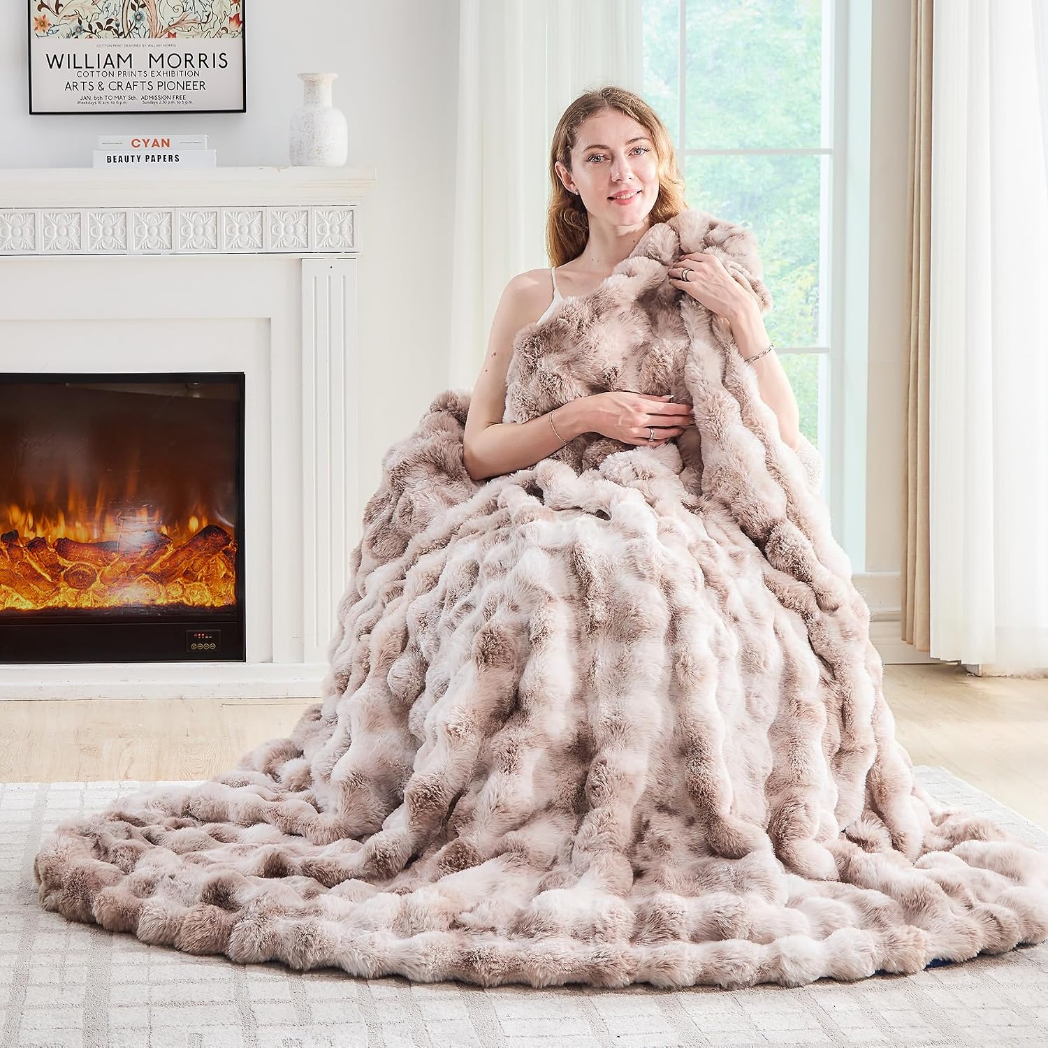 Detalle de Lotus Karen Faux Fur Throw Blanket, Tie-Dye Beige, 90 x 90 Inches