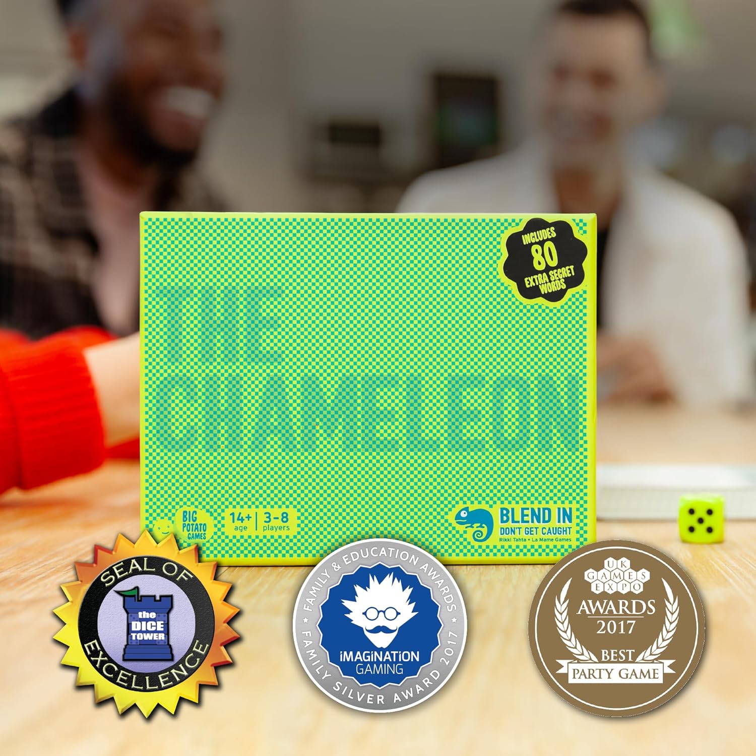 Detalle 2 de The Chameleon Find the Traitor board game