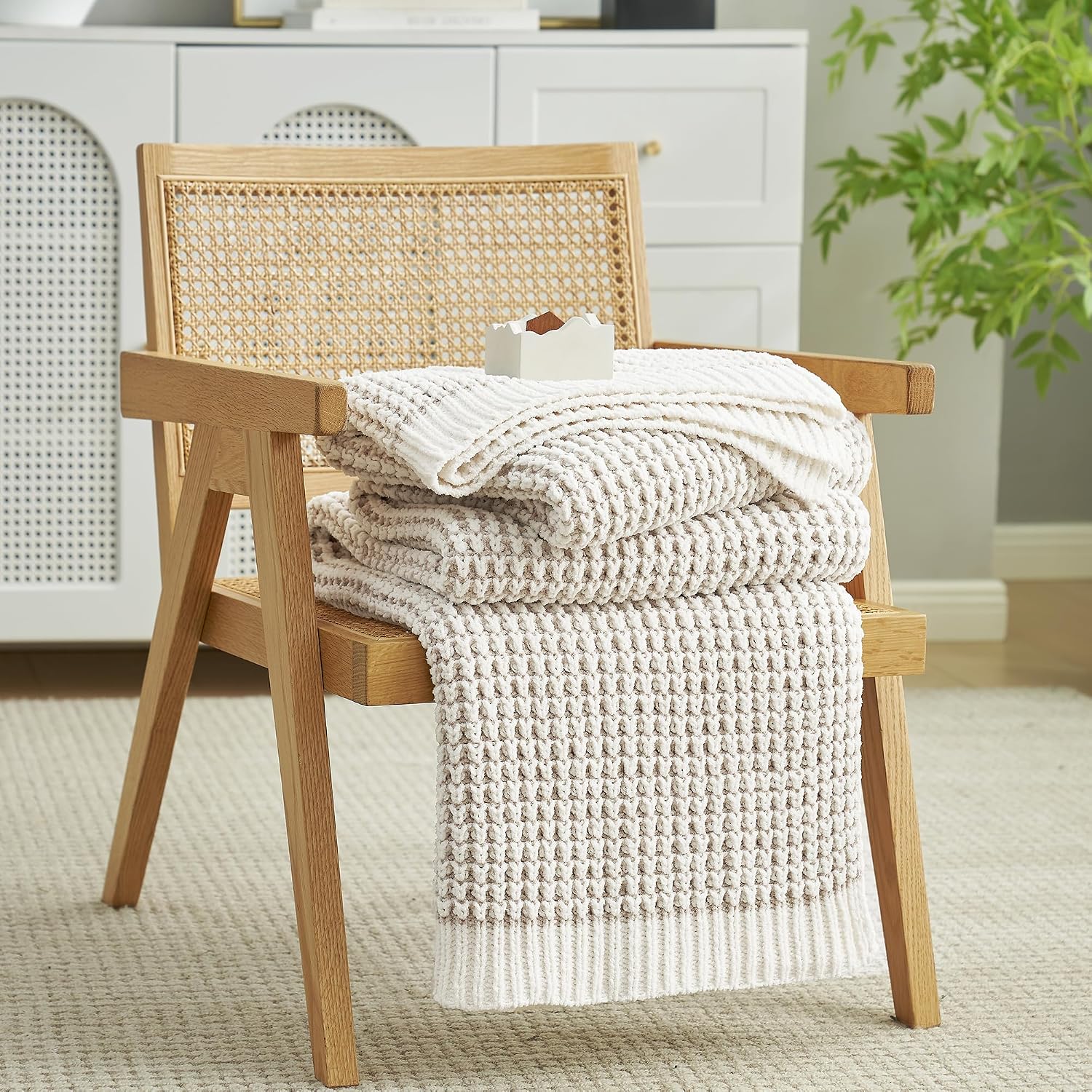 Detalle de Amélie Home Waffle Chenille Throw 50x60