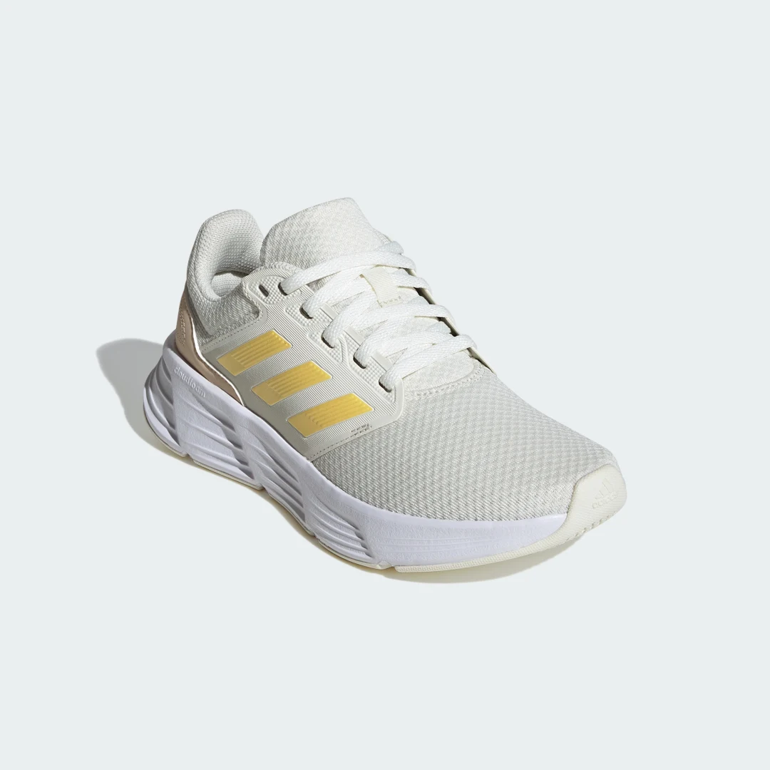 Detalle 2 de Zapatilla Galaxy 6 Beige de Adidas: guía de compra para uso diario