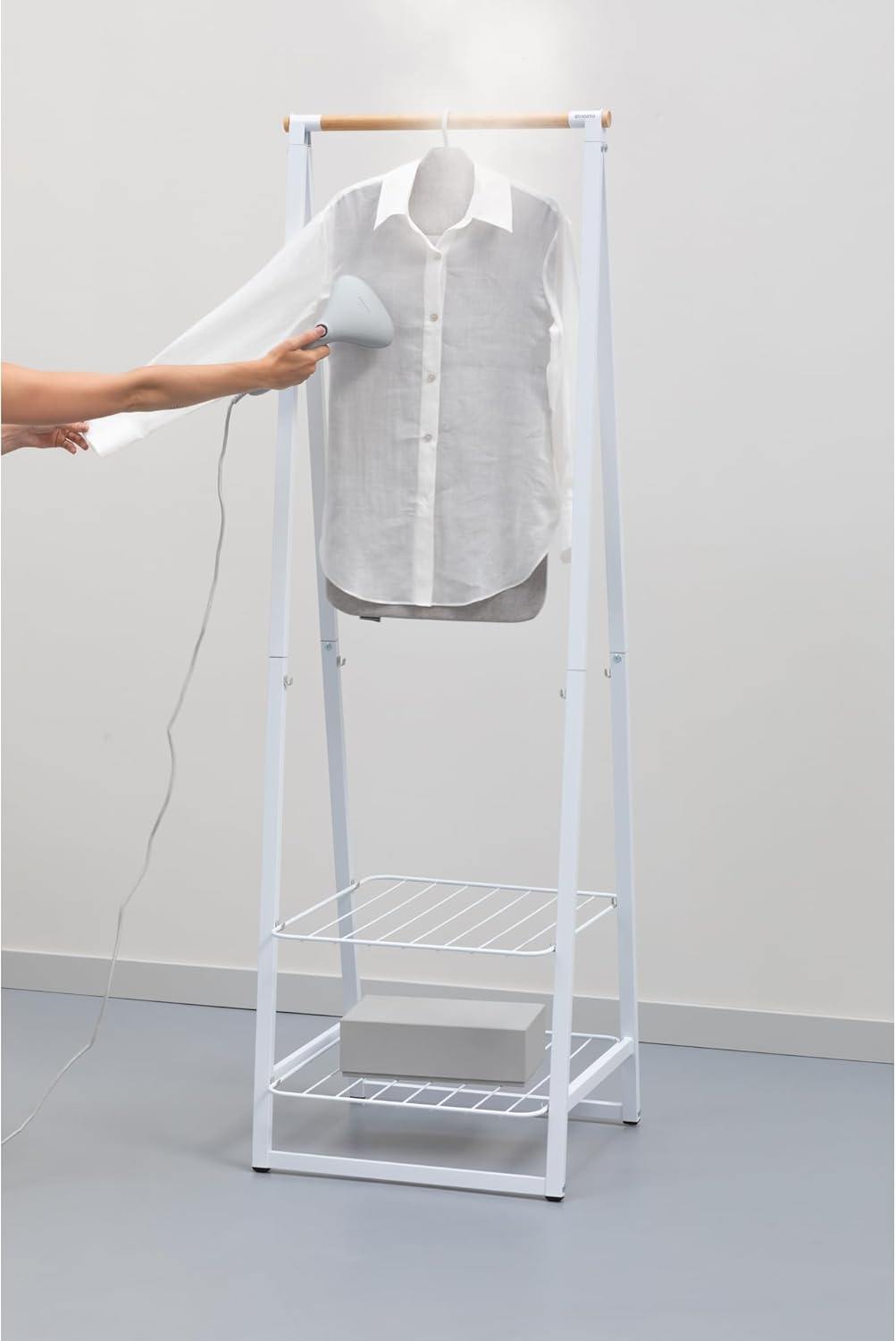 Detalle de Brabantia faltbares Dampfbrett – robuste, hitzebeständige Fläche zum Hochdruckdämpfen von Kleidung (91,5 cm x 41 cm) in Grau