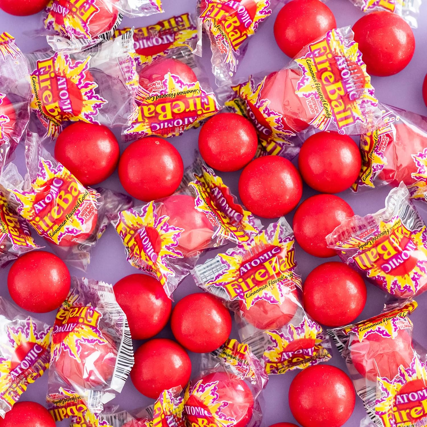 Detalle 2 de Ferrara 05290 Atomic Fireball Cinnamon Hard Candy, 240 Count, Individually Wrapped