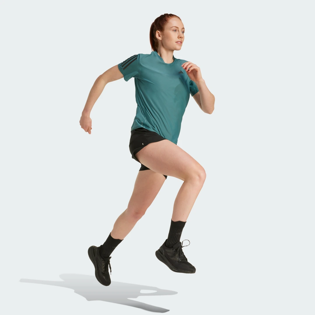 Detalle de Camiseta Own The Run de Adidas – verde, para tus entrenamientos diarios