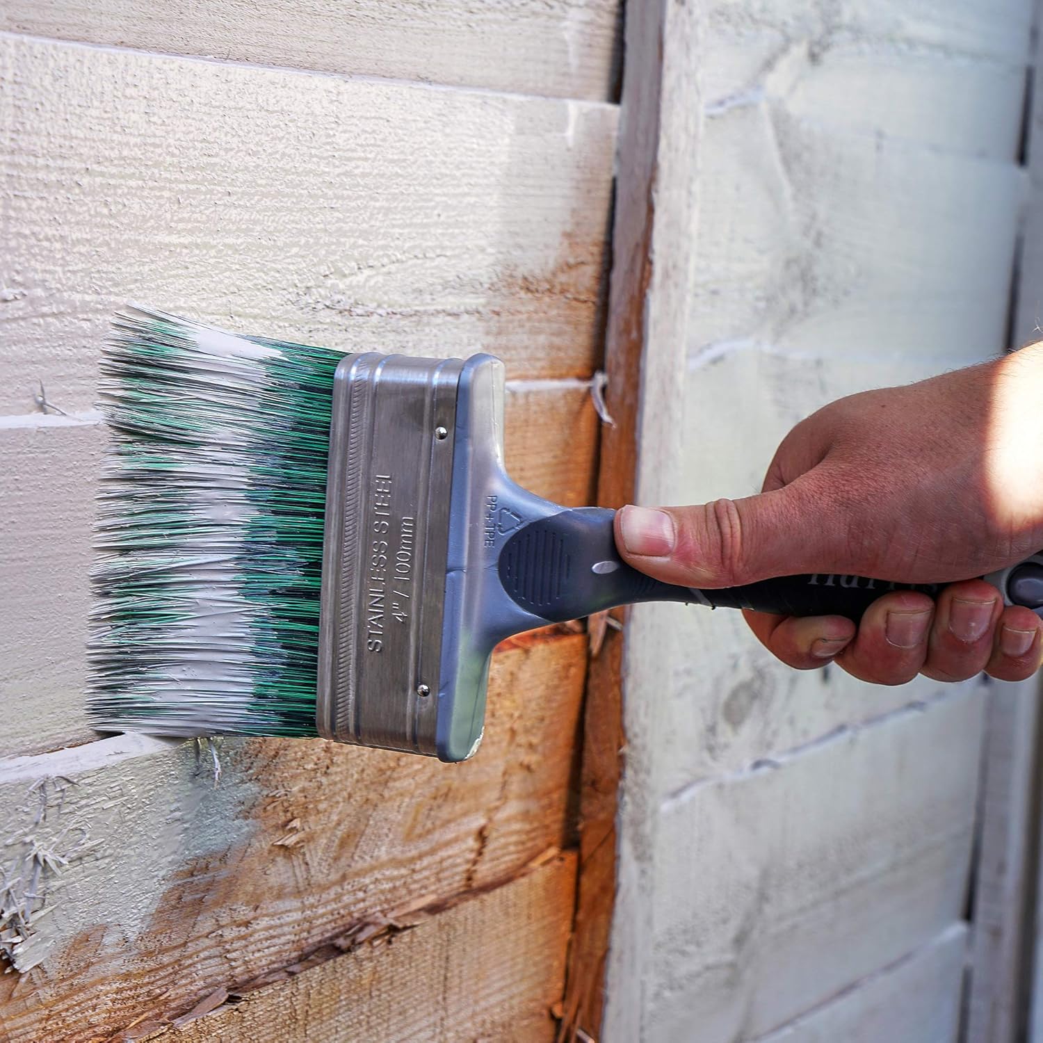 Detalle 2 de Harris Ultimate Shed & Fence Exterior Woodwork Swan Neck Paint Brush (120mm) in Grey