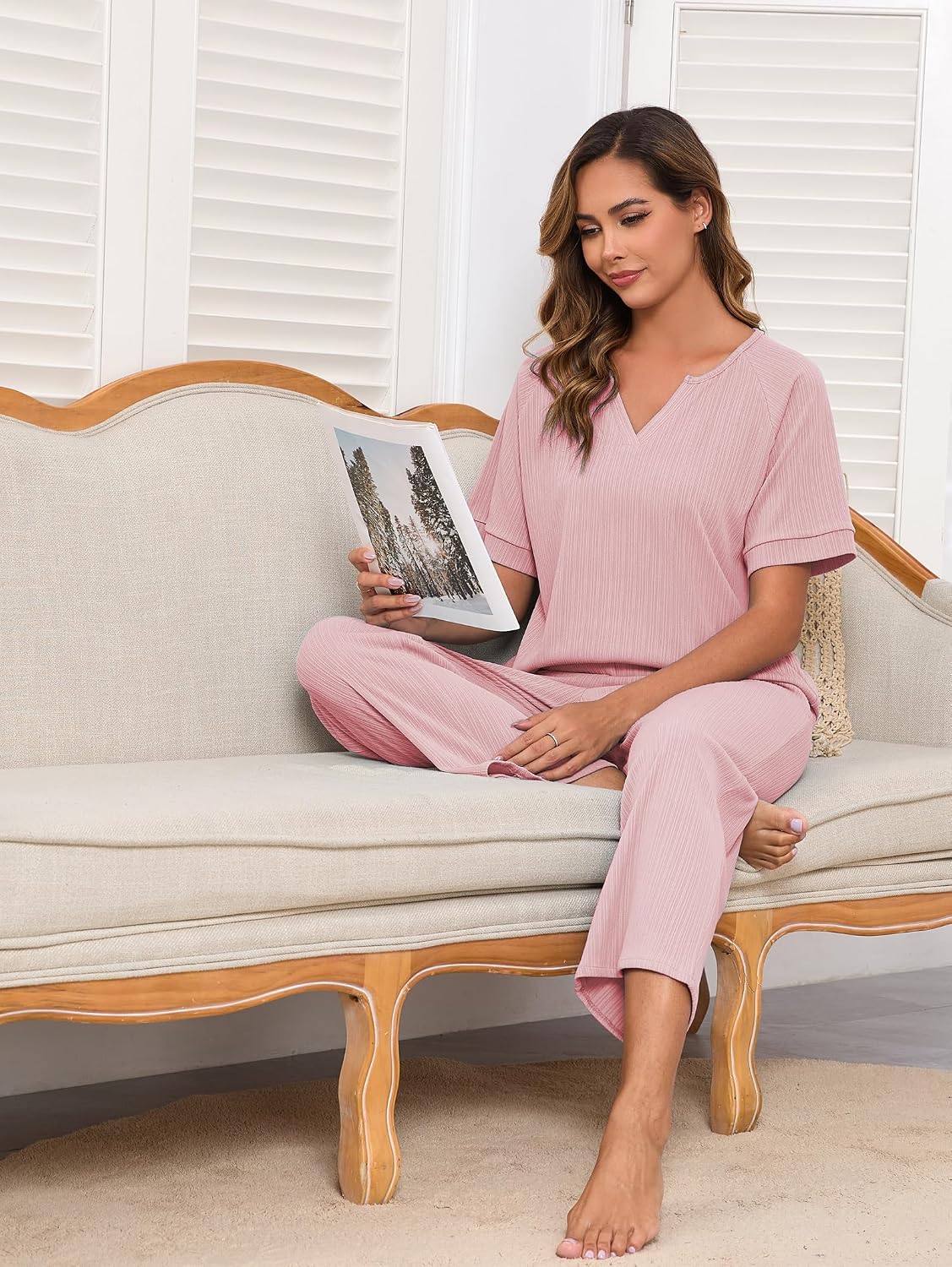Detalle 2 de Famulily Lounge Wear Set for Women: V‑Neck Short Sleeve Top with Wide-Leg Trousers, Pocketed Comfort